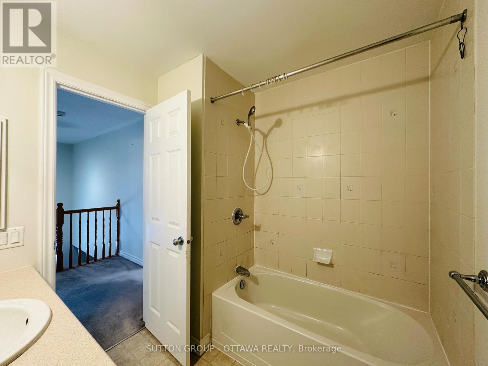 416 Cresthaven Drive, Ottawa, Ontario  K2G 4P4 - Photo 22 - X12555252