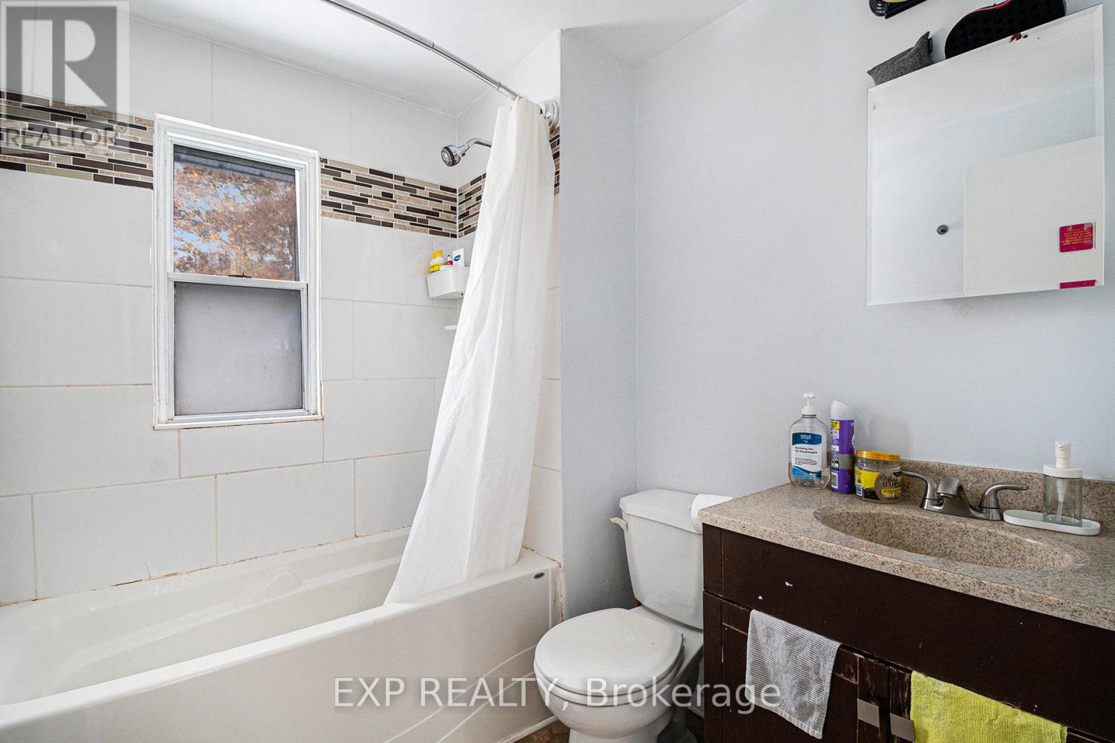 329 Donald Street, Ottawa, Ontario  K1K 1M4 - Photo 9 - X12555296