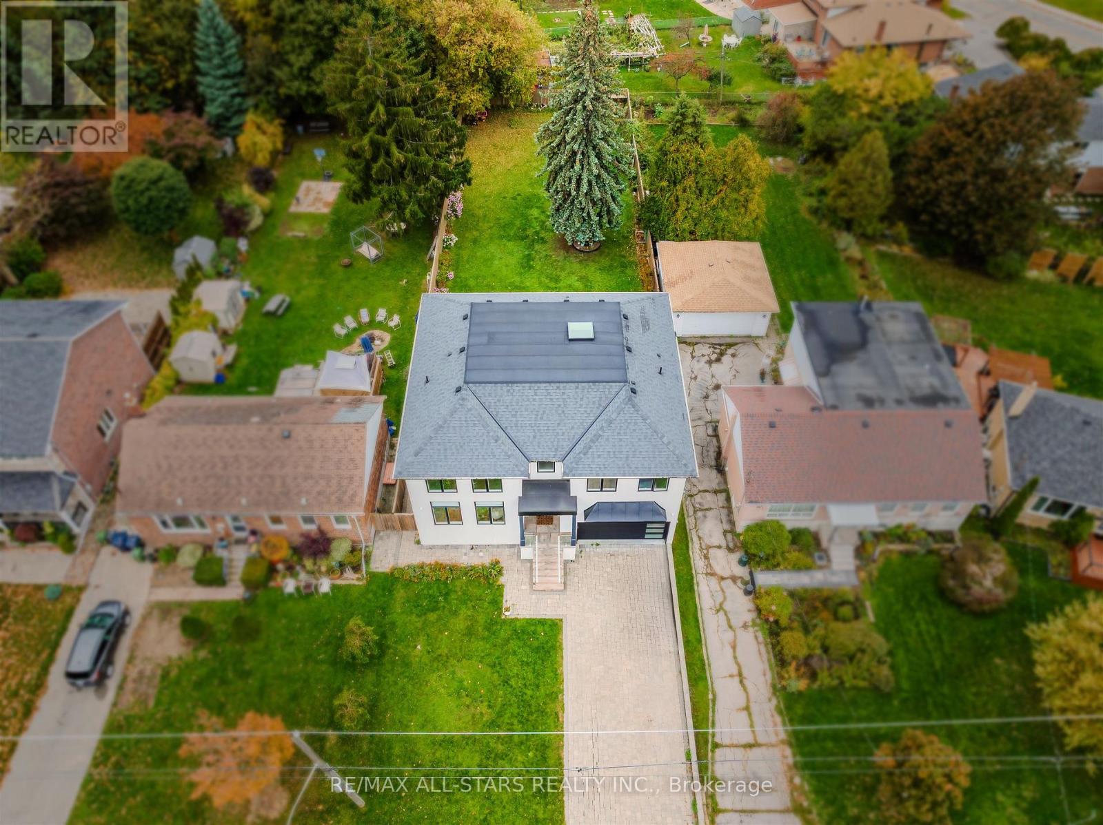 44 MUIR DRIVE, Toronto, Ontario