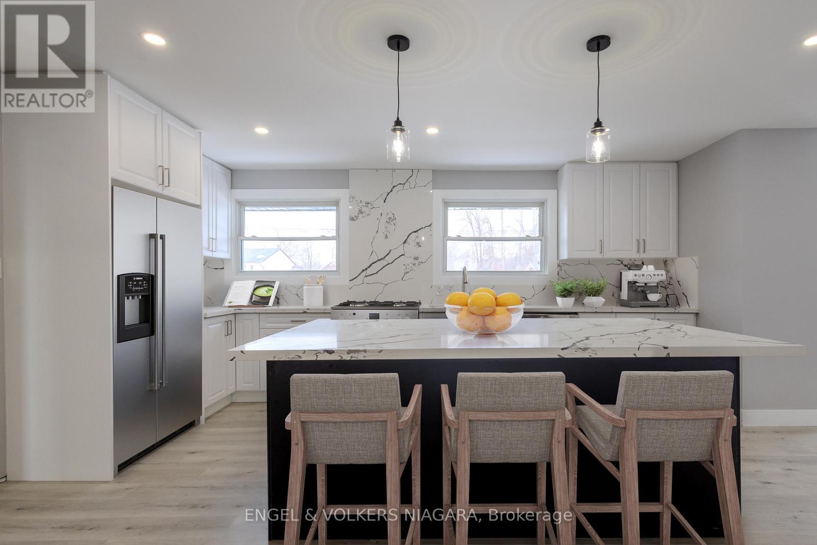 109 Queenston Boulevard, Fort Erie, Ontario  L2A 1K9 - Photo 13 - X12555228