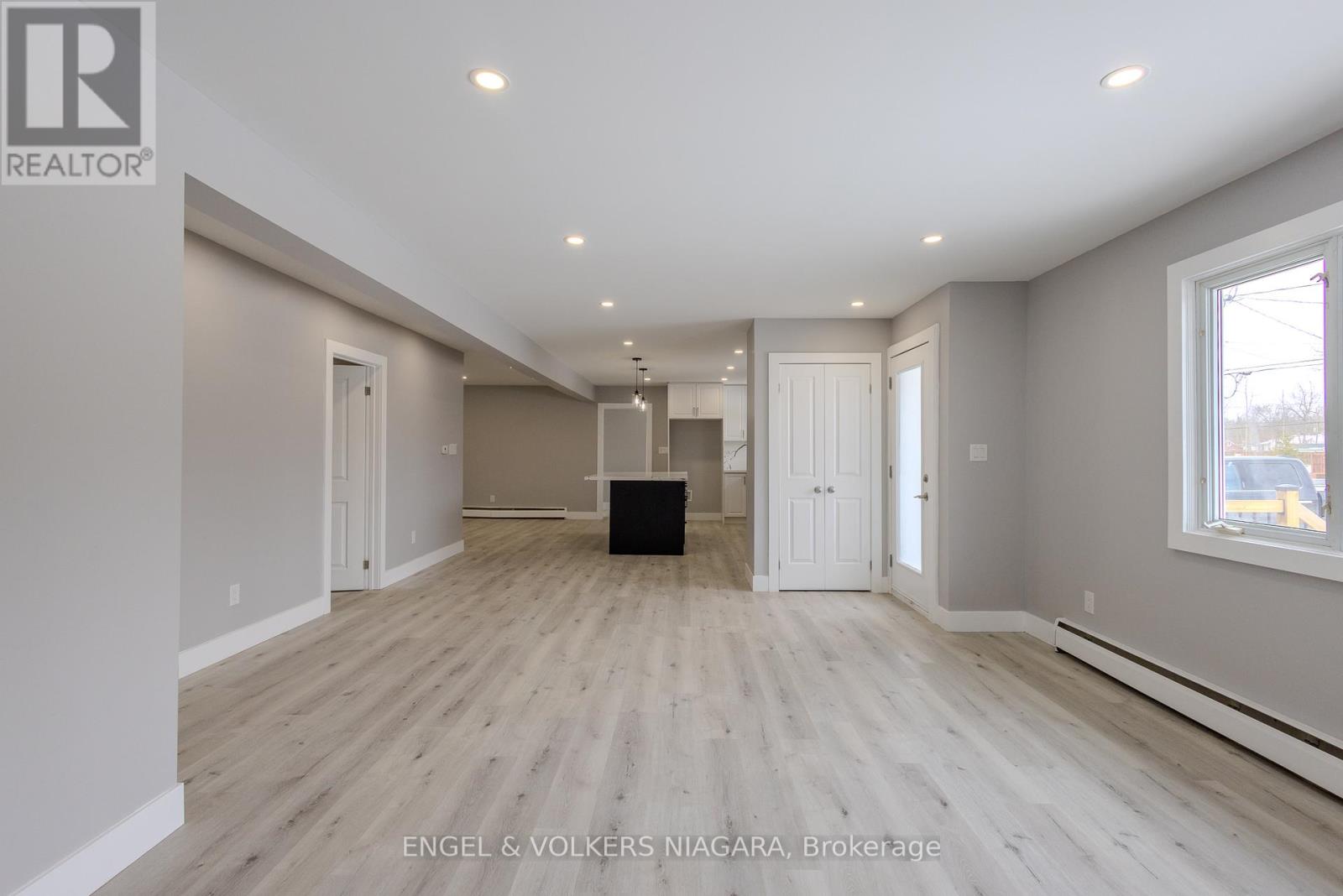 109 Queenston Boulevard, Fort Erie, Ontario  L2A 1K9 - Photo 15 - X12555228