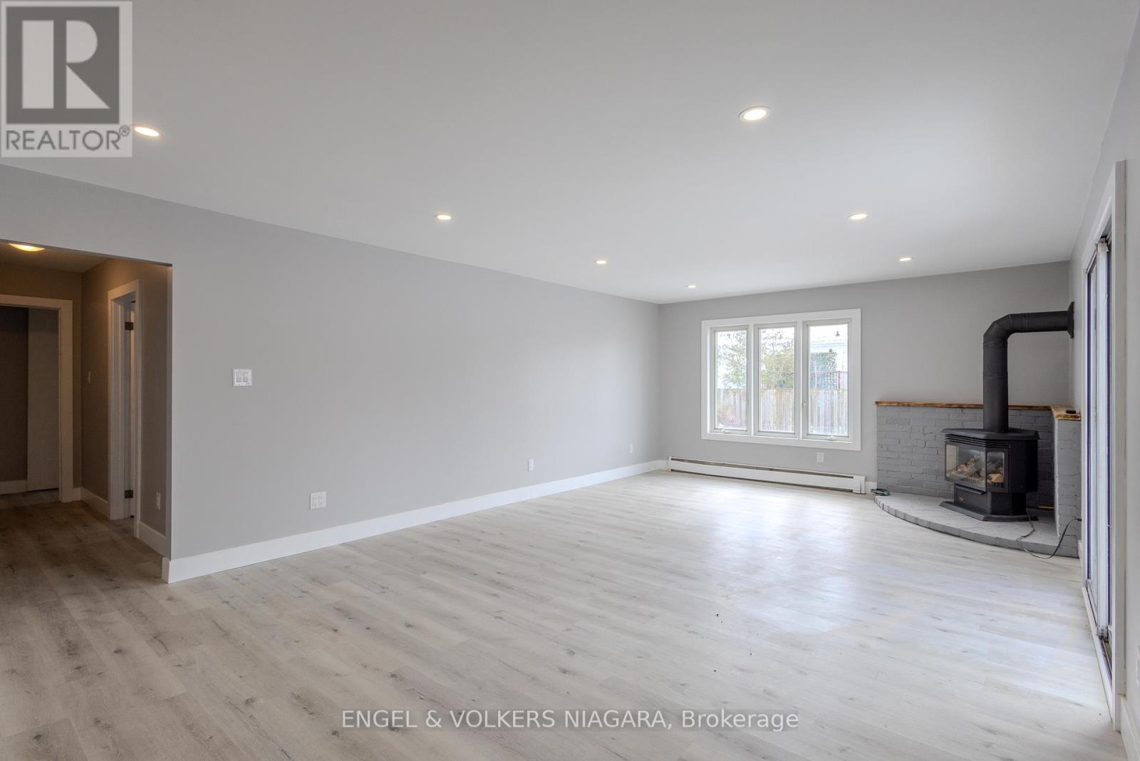 109 Queenston Boulevard, Fort Erie, Ontario  L2A 1K9 - Photo 18 - X12555228