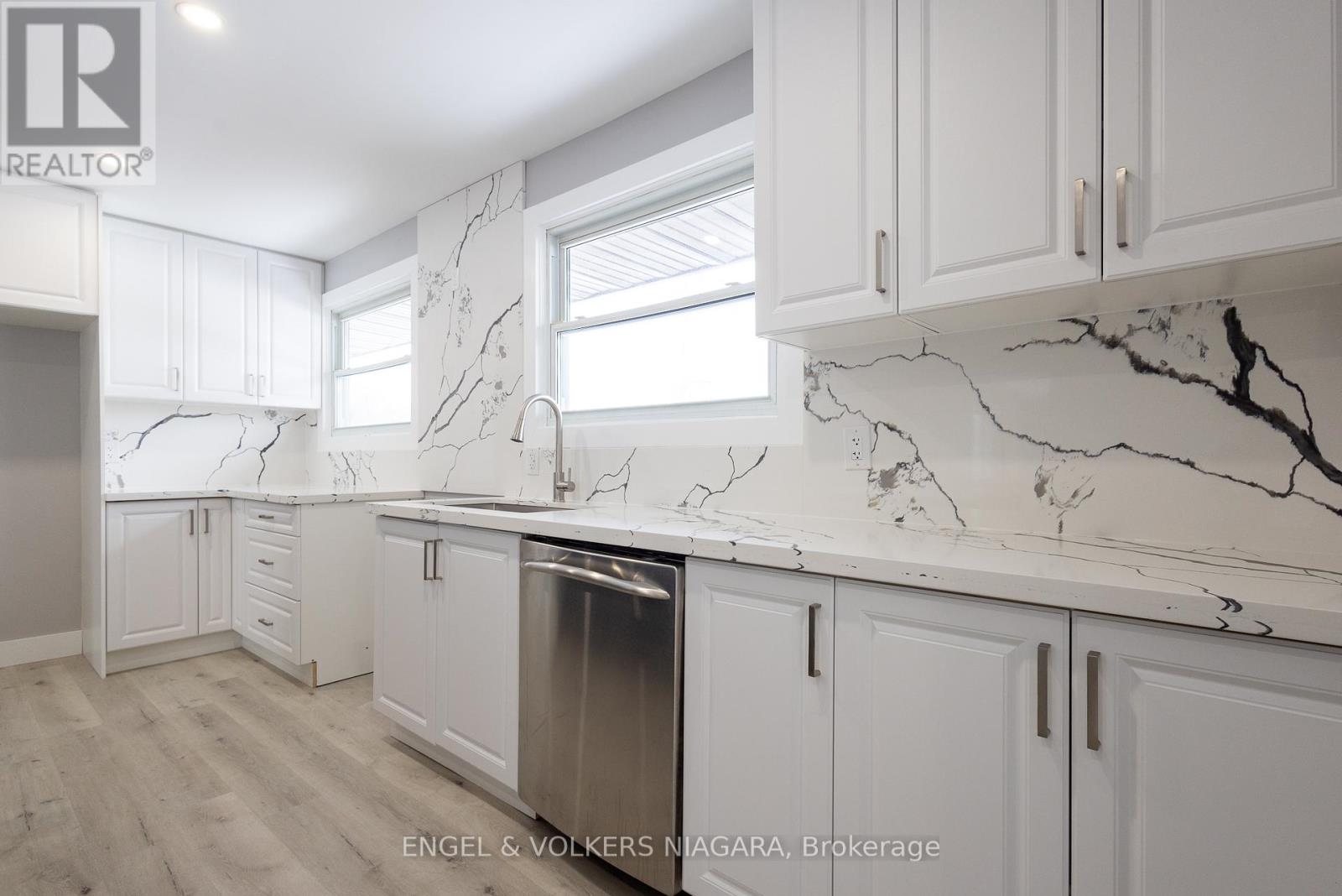 109 Queenston Boulevard, Fort Erie, Ontario  L2A 1K9 - Photo 8 - X12555228