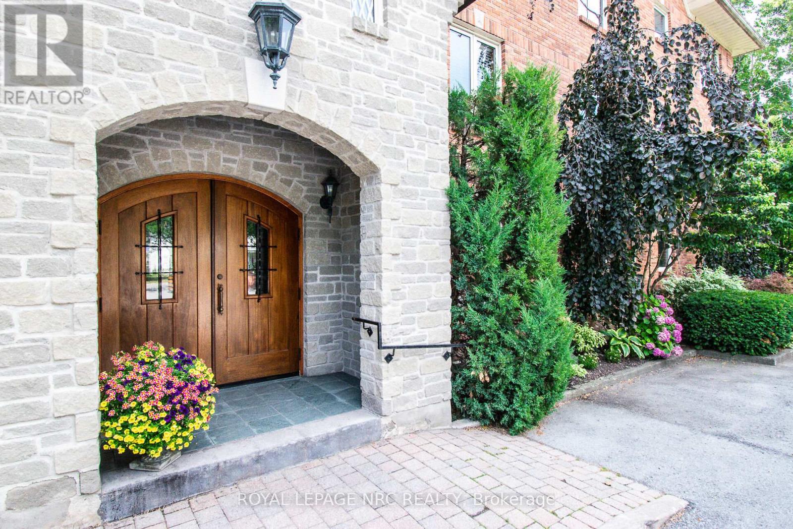 303 - 55 Main Street, St. Catharines, Ontario  L2N 4T8 - Photo 2 - X12555292