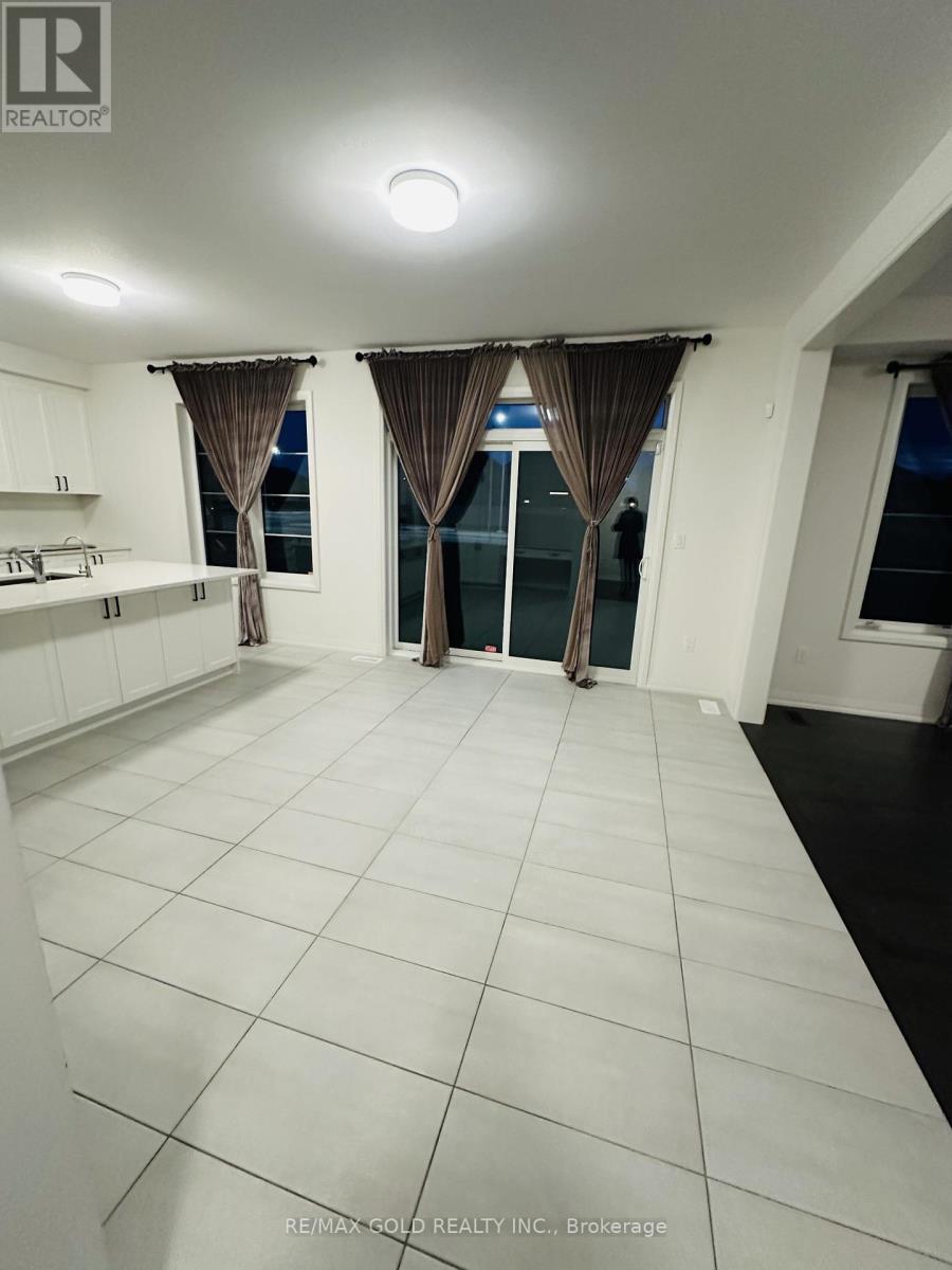 5 Bluebird Boulevard, Adjala-Tosorontio (Colgan), Ontario  L0G 1W0 - Photo 8 - N12555028