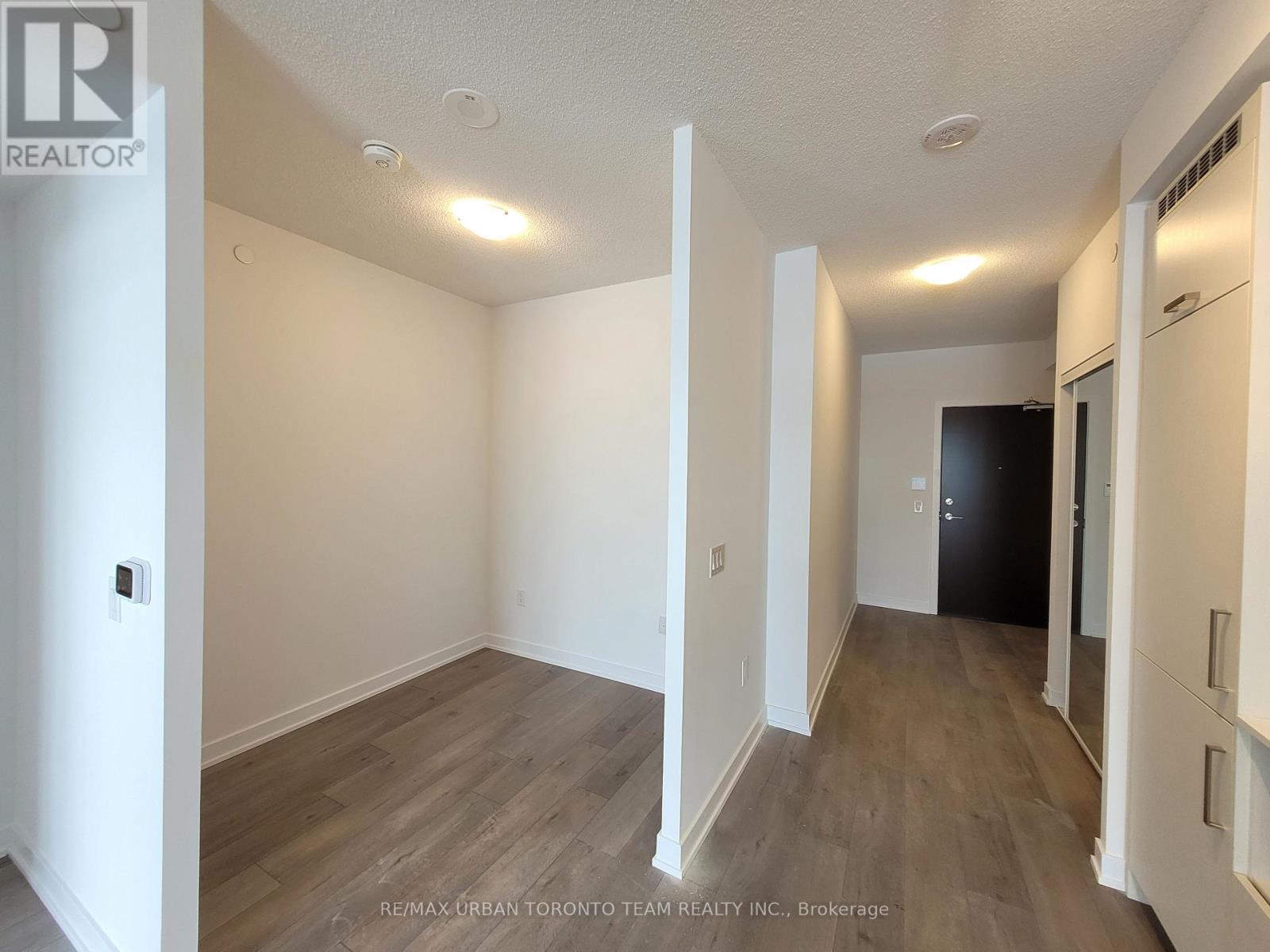 801 - 38 Honeycrisp Crescent, Vaughan, Ontario  L4K 5C3 - Photo 4 - N12555146