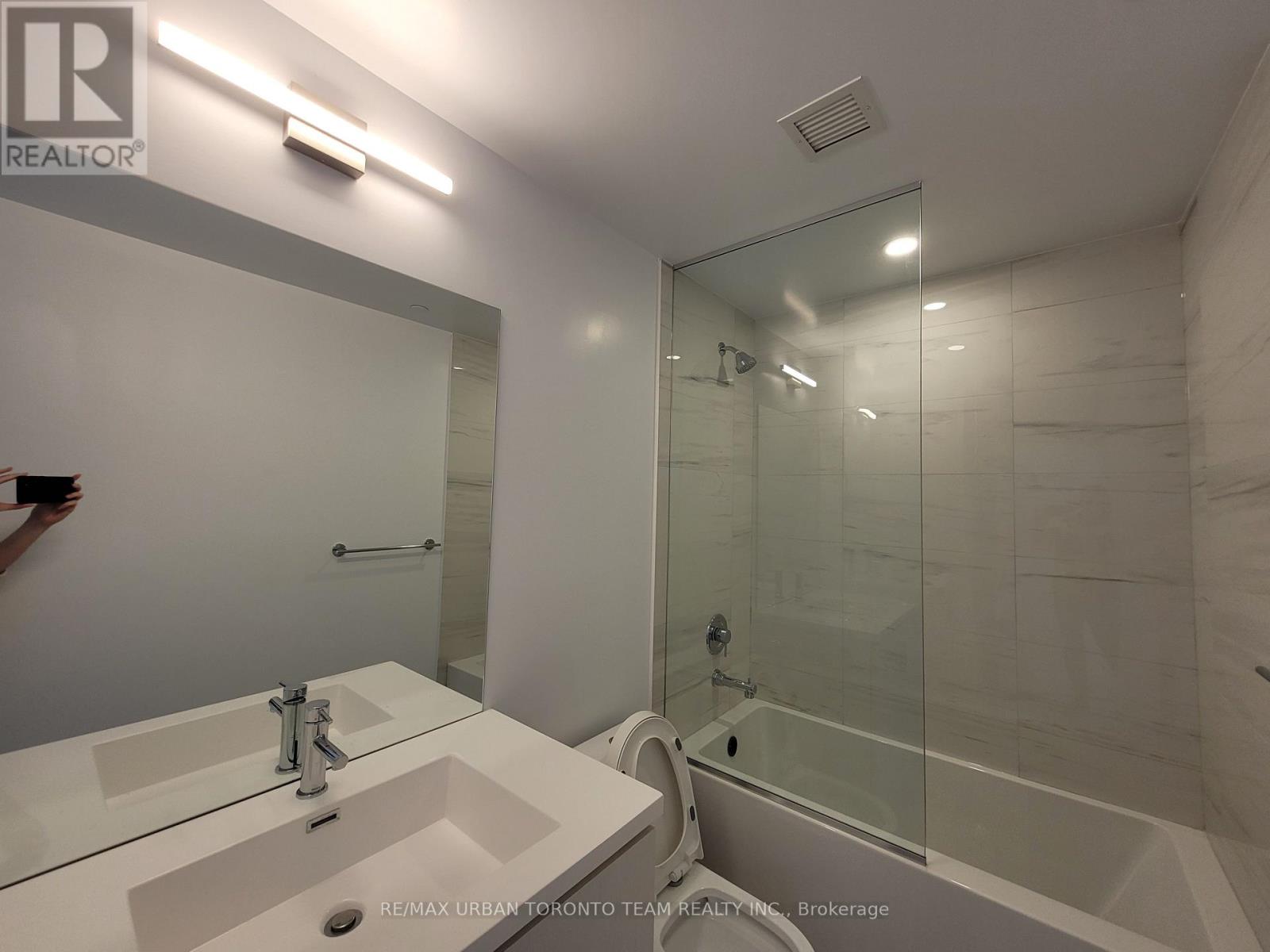 801 - 38 Honeycrisp Crescent, Vaughan, Ontario  L4K 5C3 - Photo 5 - N12555146