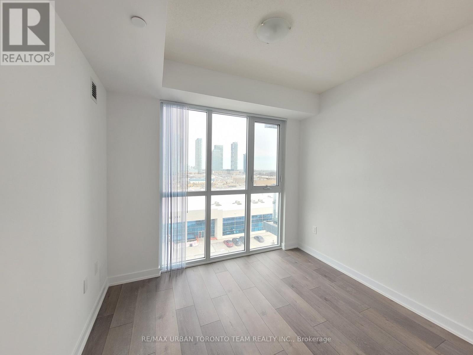 801 - 38 Honeycrisp Crescent, Vaughan, Ontario  L4K 5C3 - Photo 7 - N12555146