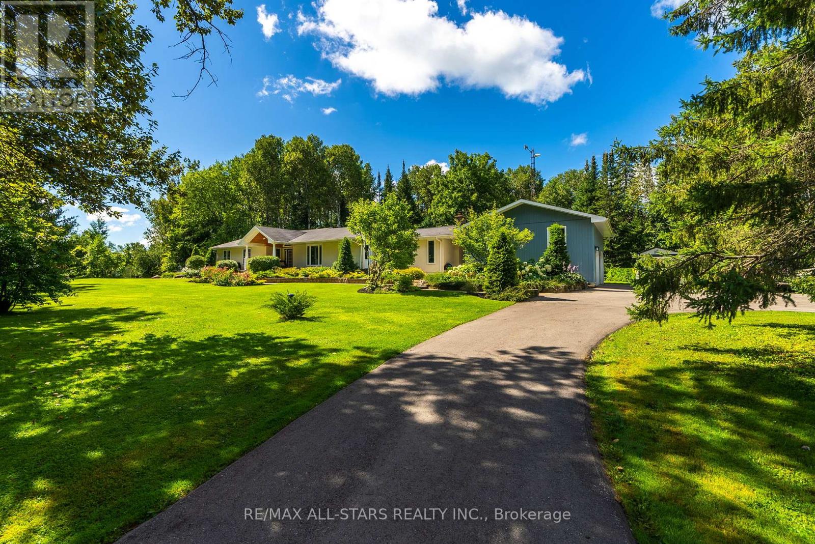 523 Davis Drive, Uxbridge, Ontario  L9P 1R1 - Photo 2 - N12555158