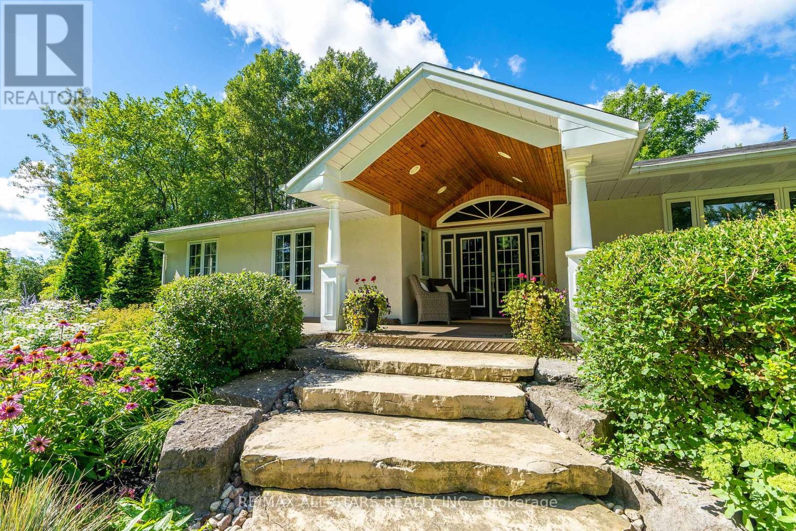 523 Davis Drive, Uxbridge, Ontario  L9P 1R1 - Photo 3 - N12555158