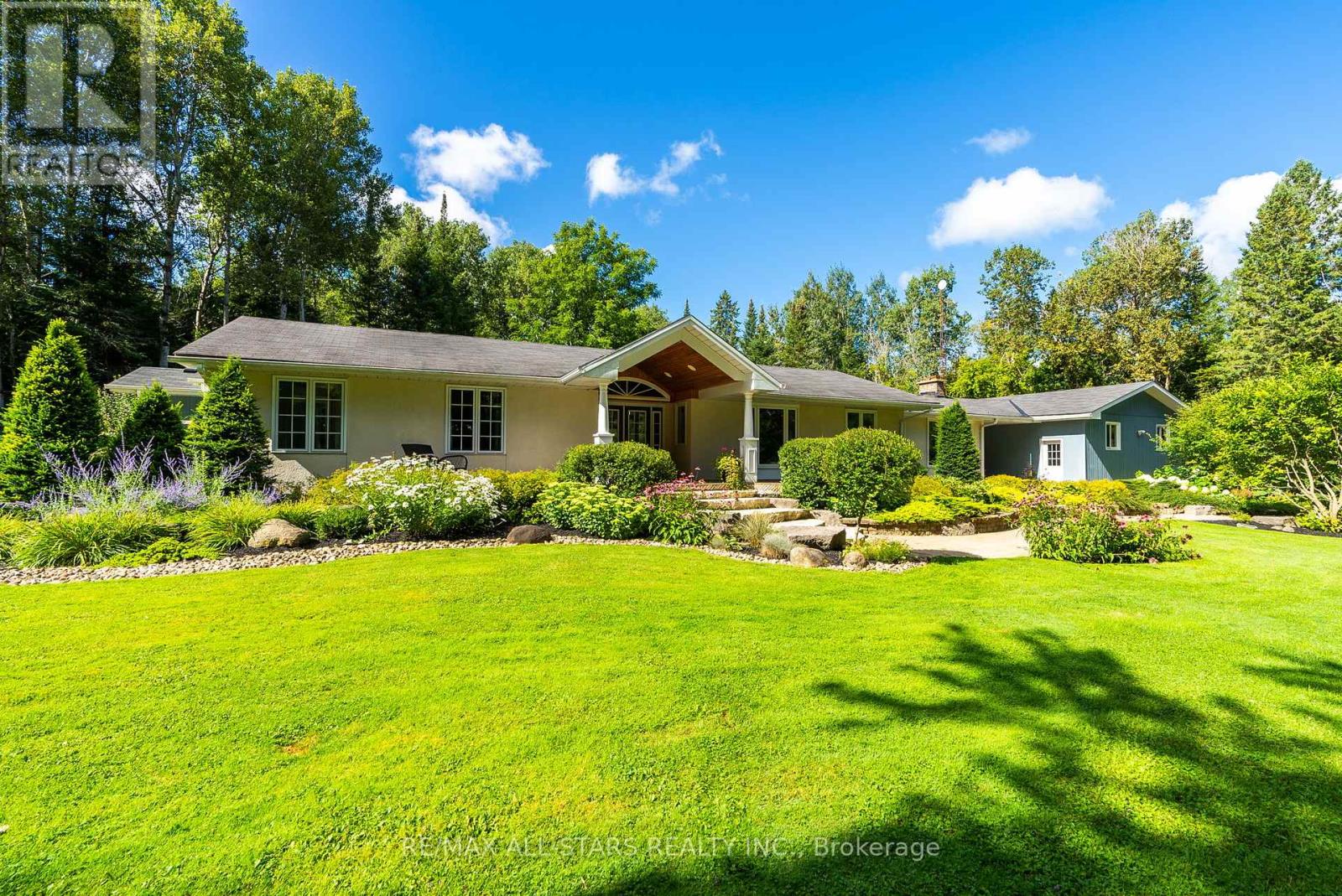 523 Davis Drive, Uxbridge, Ontario  L9P 1R1 - Photo 5 - N12555158