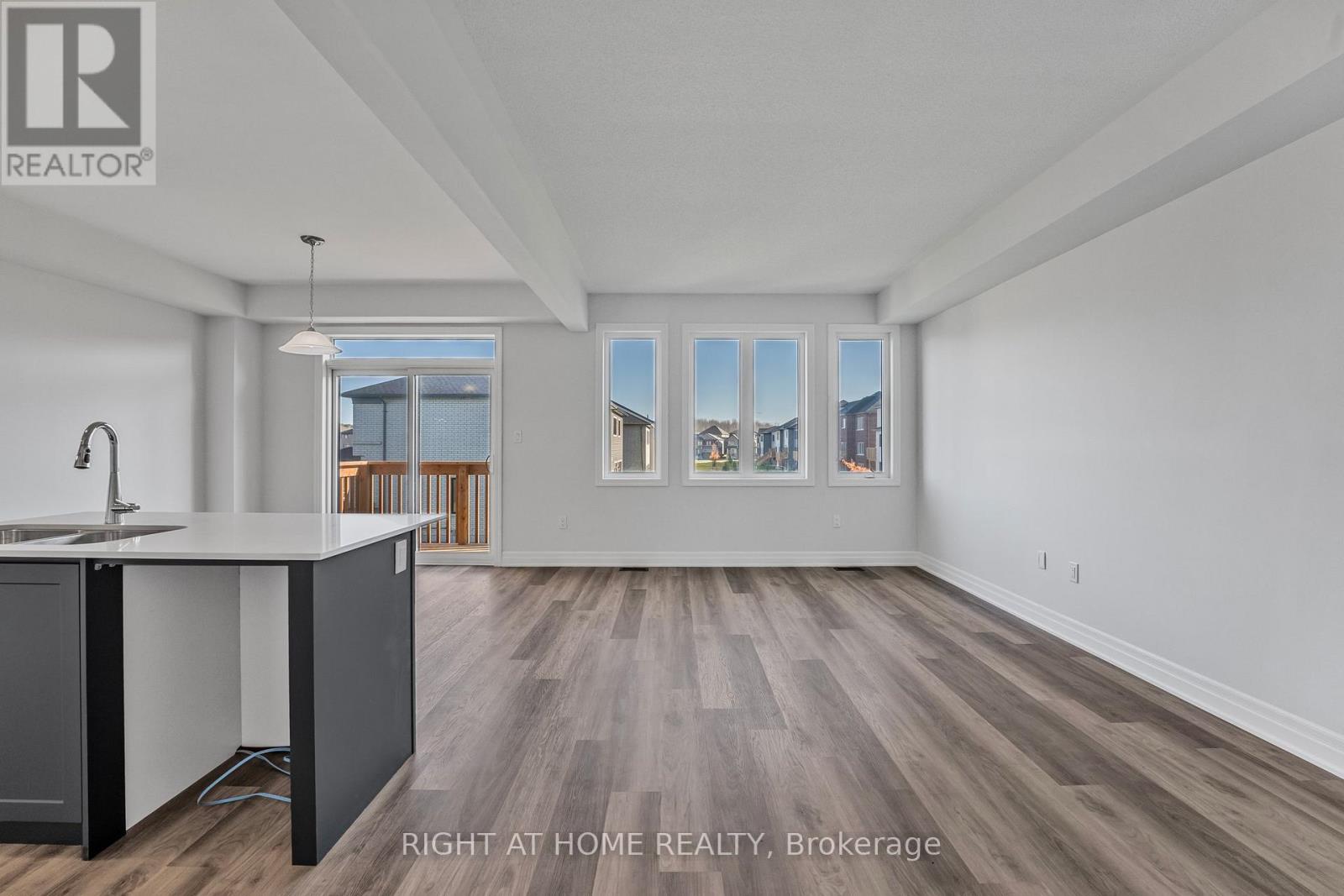 43 Federica Crescent, Wasaga Beach, Ontario  L9Z 0N5 - Photo 11 - S12555076