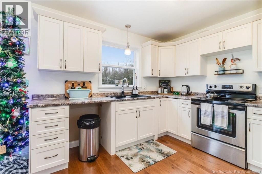 5 Keirra Street, Fredericton, New Brunswick  E3A 4Y4 - Photo 3 - NB130295