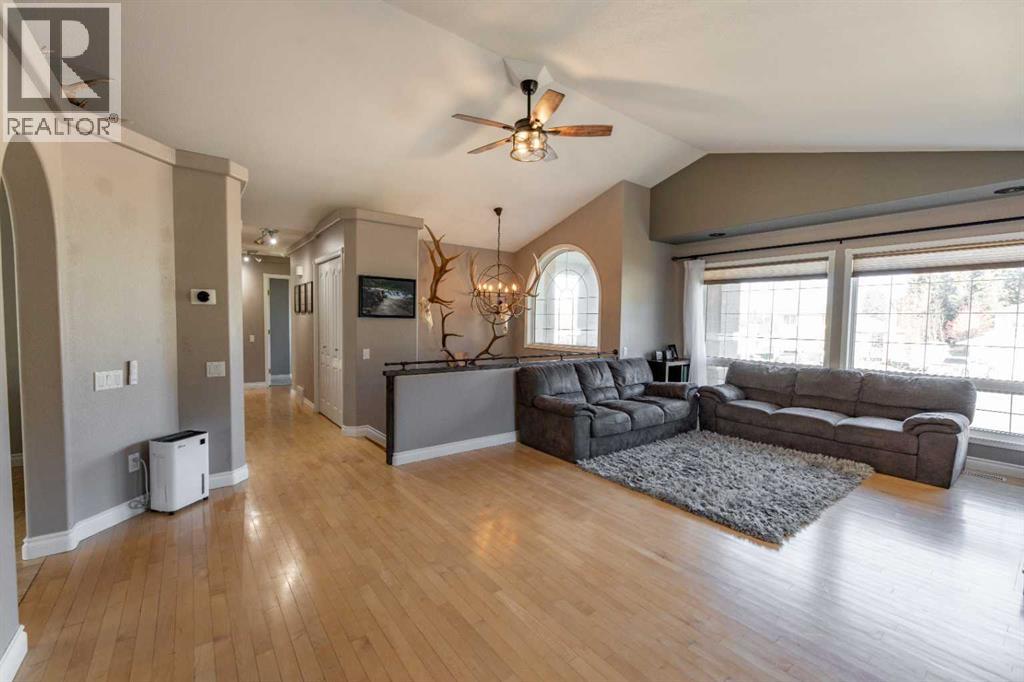 Property at 102 Marciszyn Place image 3