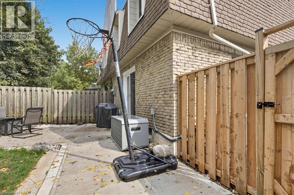 18 Berwick Place, Kitchener, Ontario  N2A 2R7 - Photo 40 - 40772492