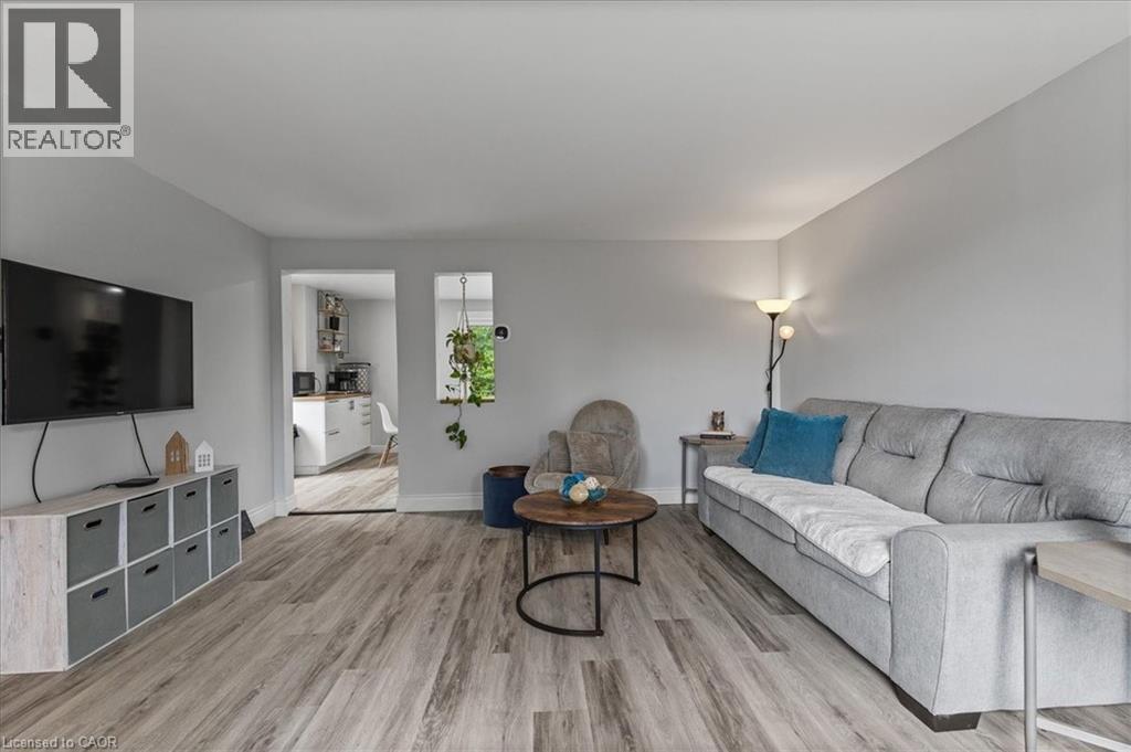 18 Berwick Place, Kitchener, Ontario  N2A 2R7 - Photo 8 - 40772492