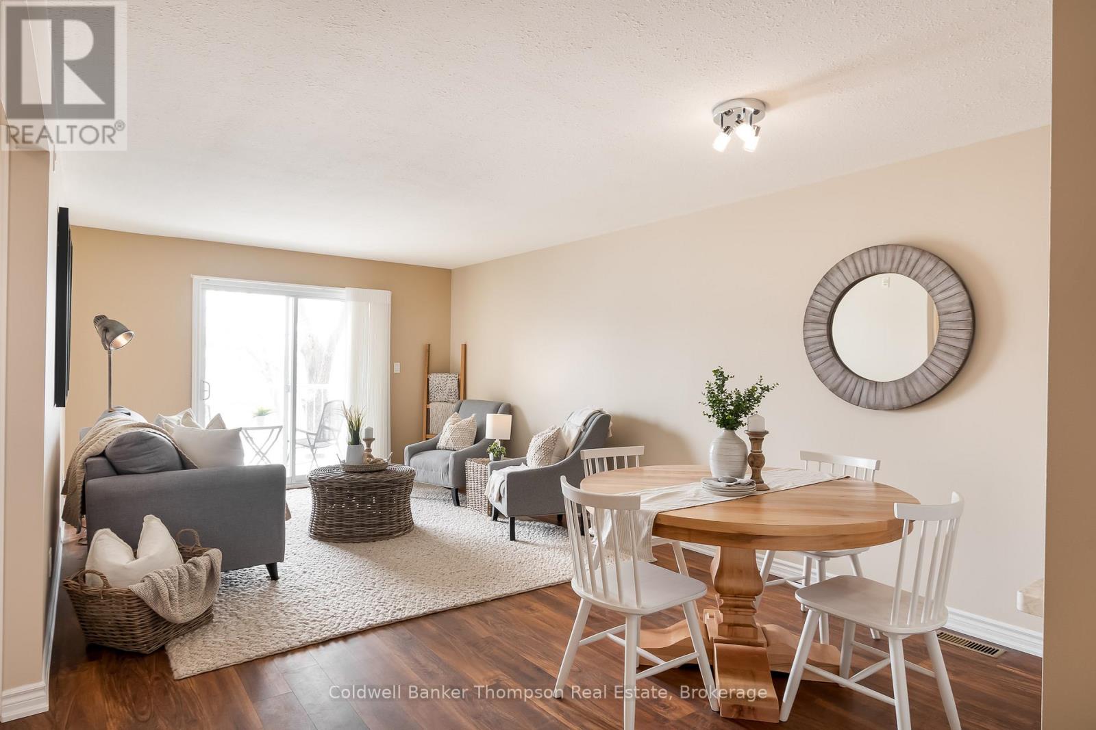 203 - 31 Dairy Lane, Huntsville, Ontario P1H 2L7 - Photo 4 - X12555330