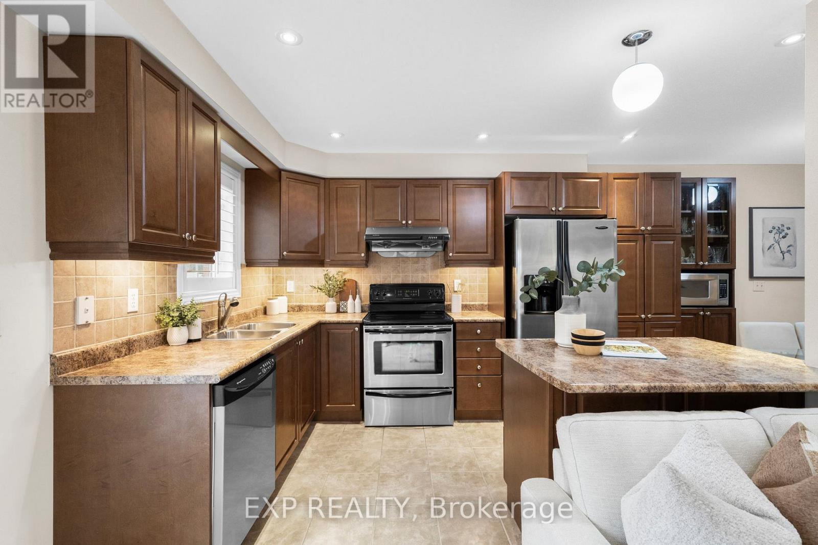 9 Copperfield Road, Brampton, Ontario  L6Z 0C7 - Photo 11 - W12555016