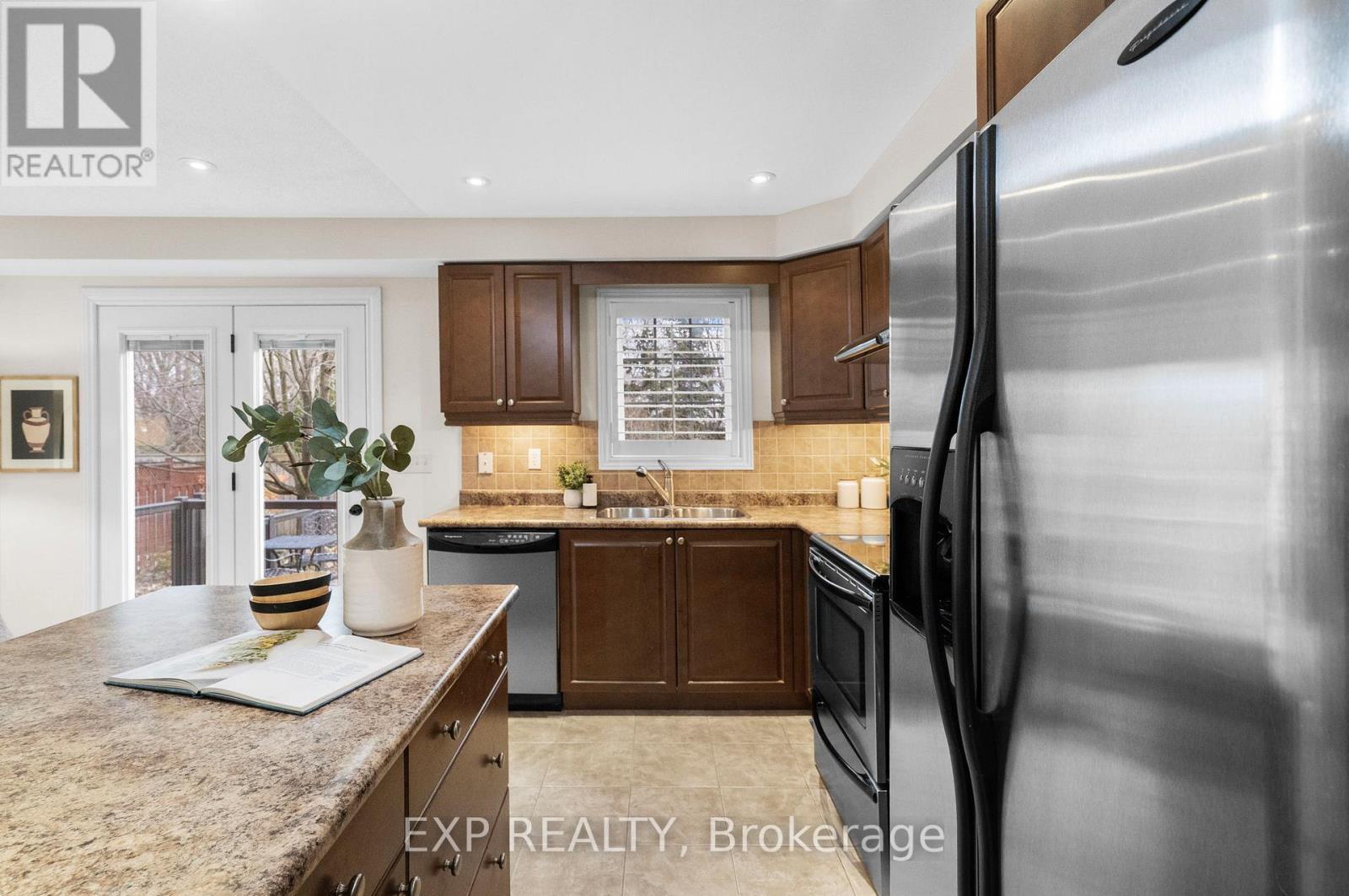 9 Copperfield Road, Brampton, Ontario  L6Z 0C7 - Photo 12 - W12555016