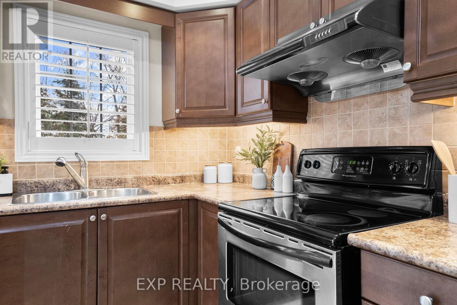 9 Copperfield Road, Brampton, Ontario  L6Z 0C7 - Photo 13 - W12555016