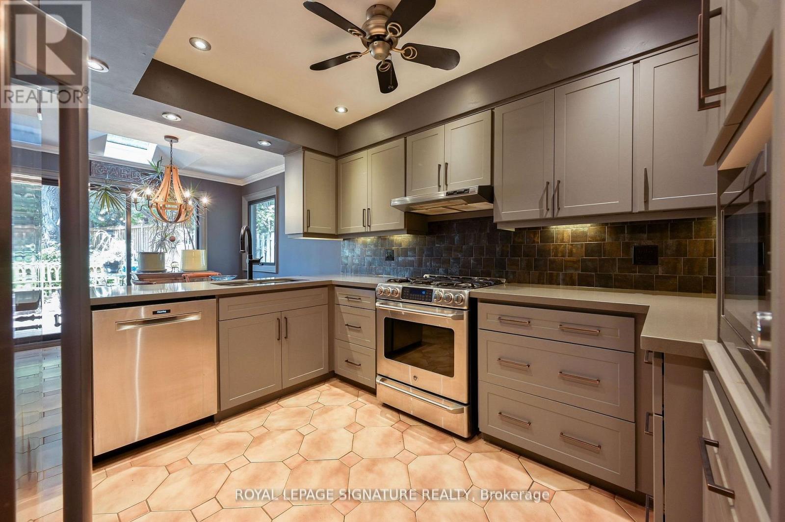 1191 Grange Road, Oakville, Ontario  L6H 1P8 - Photo 5 - W12555030