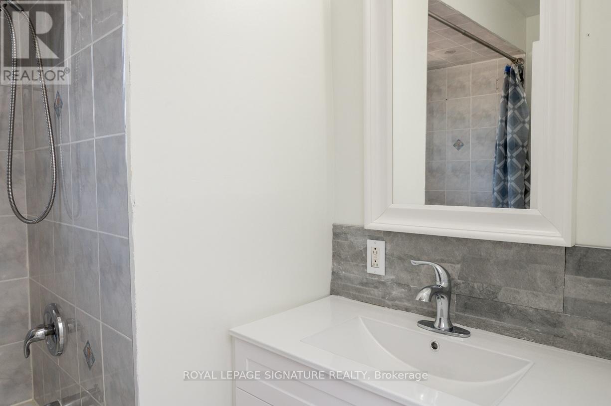 515 Ettridge Court, Mississauga, Ontario  L5G 1W7 - Photo 15 - W12555034