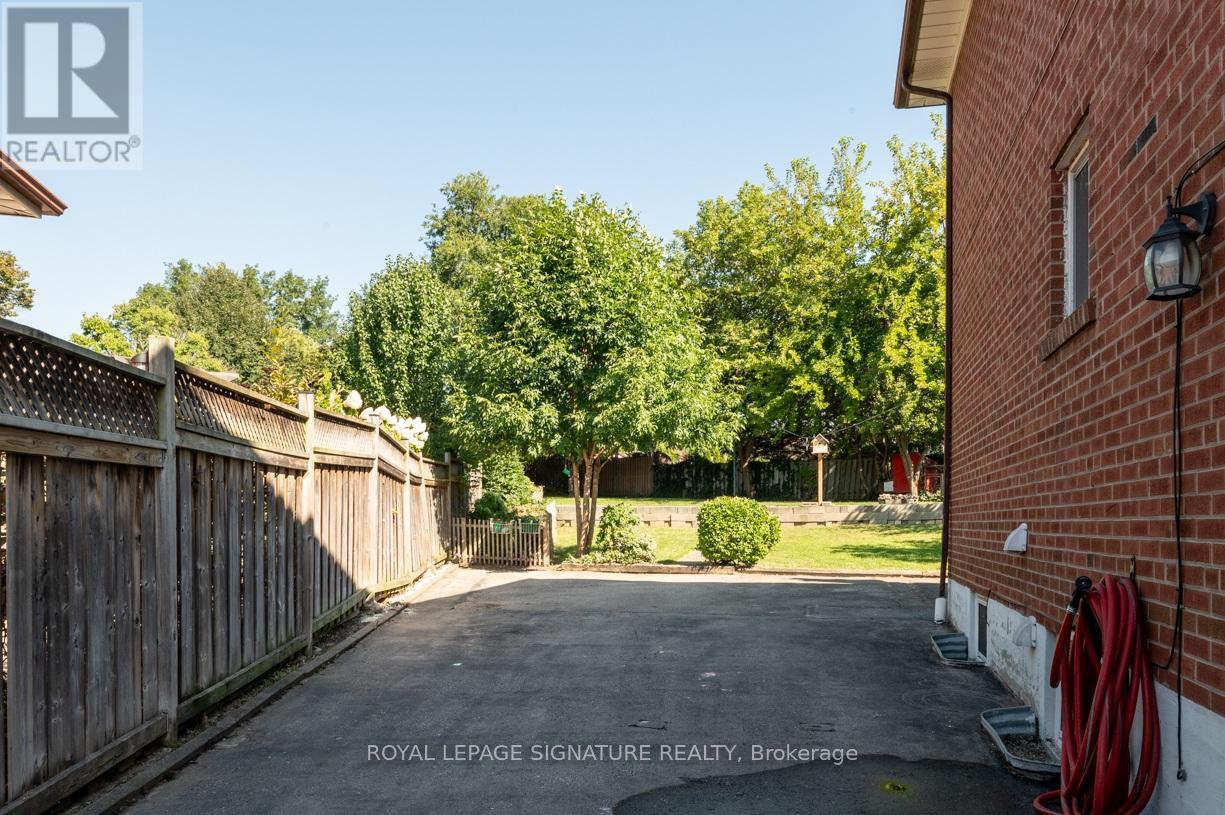 515 Ettridge Court, Mississauga, Ontario  L5G 1W7 - Photo 19 - W12555034