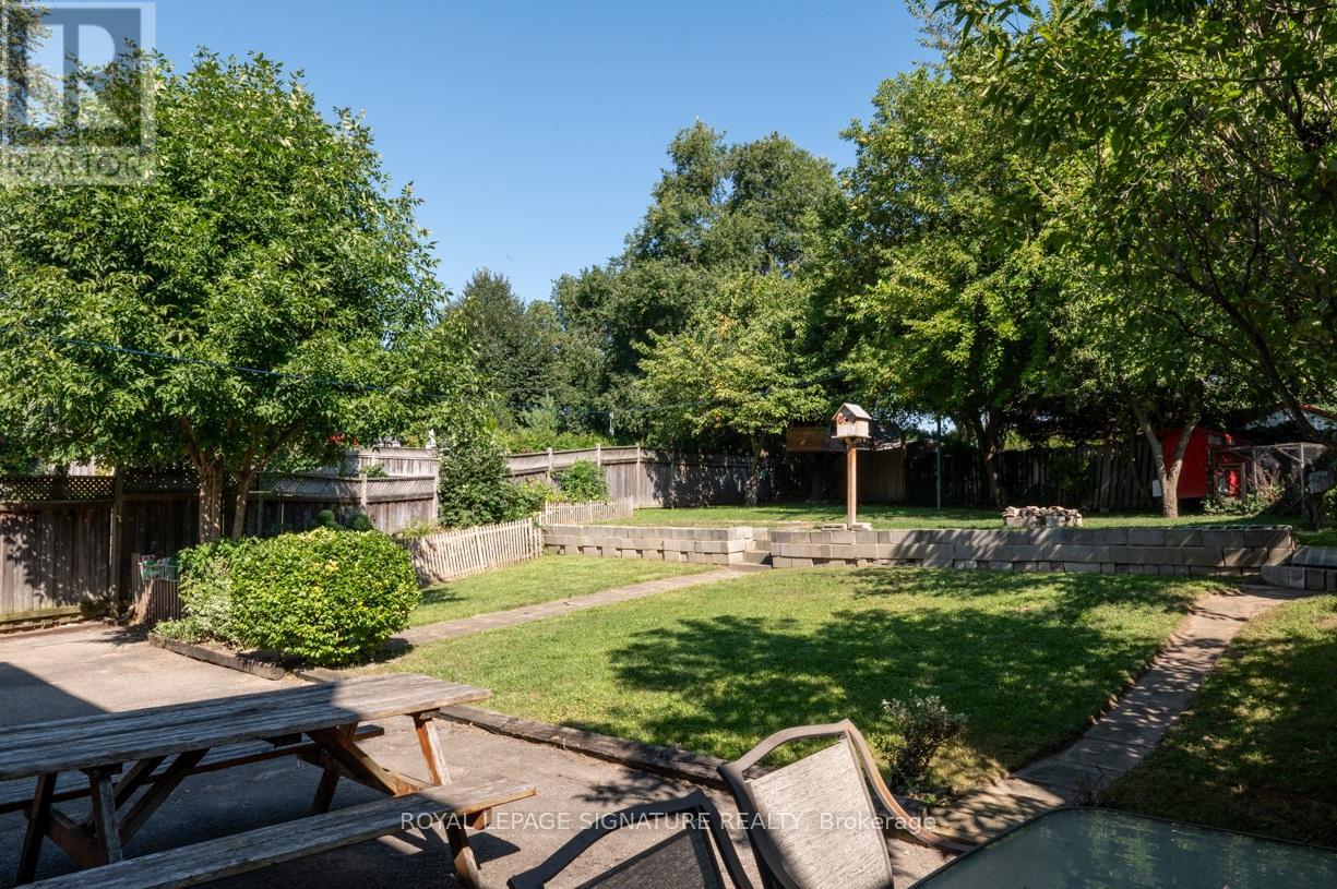 515 Ettridge Court, Mississauga, Ontario  L5G 1W7 - Photo 2 - W12555034