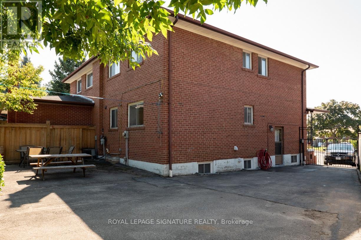 515 Ettridge Court, Mississauga, Ontario  L5G 1W7 - Photo 20 - W12555034