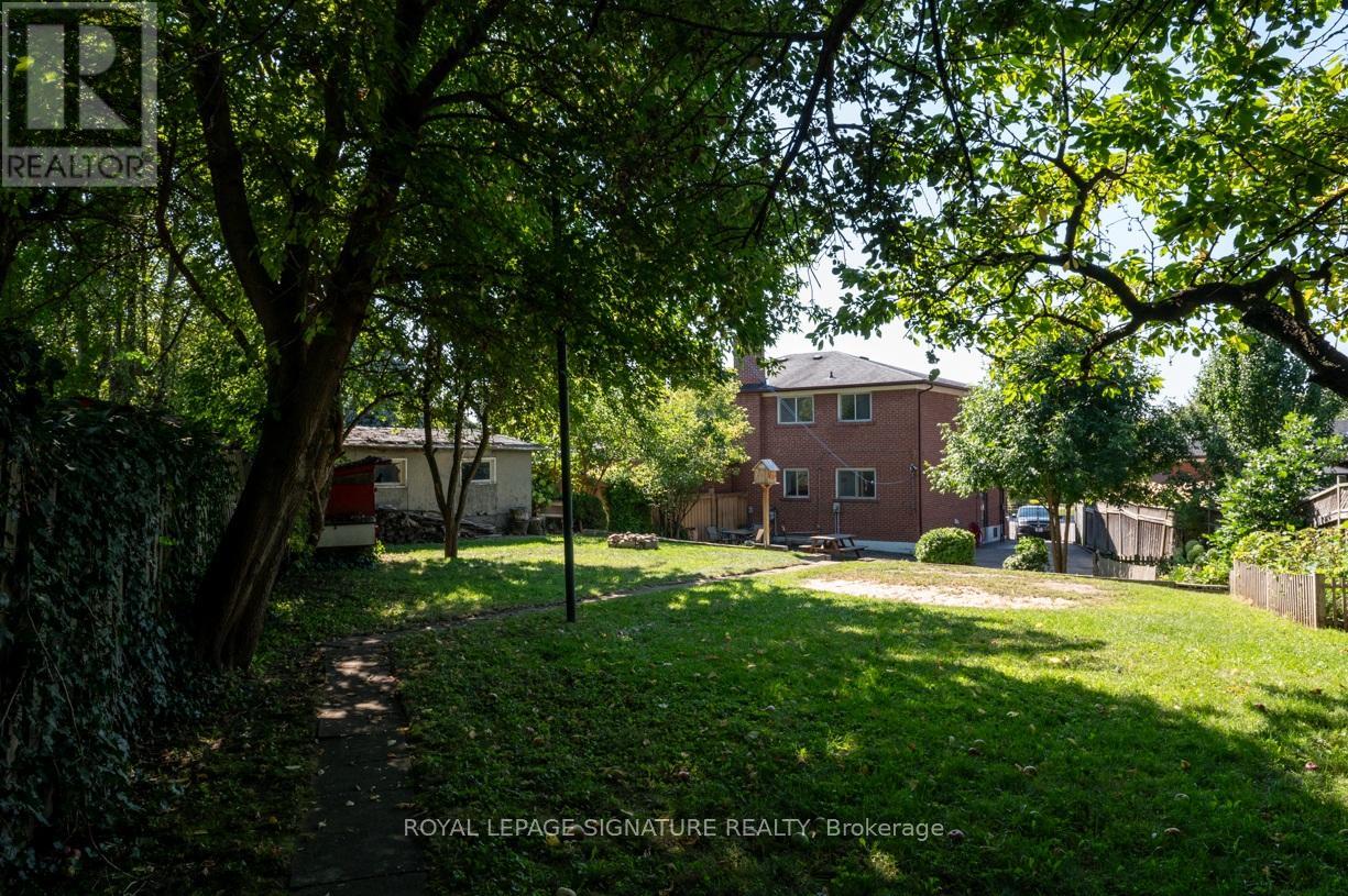 515 Ettridge Court, Mississauga, Ontario  L5G 1W7 - Photo 22 - W12555034