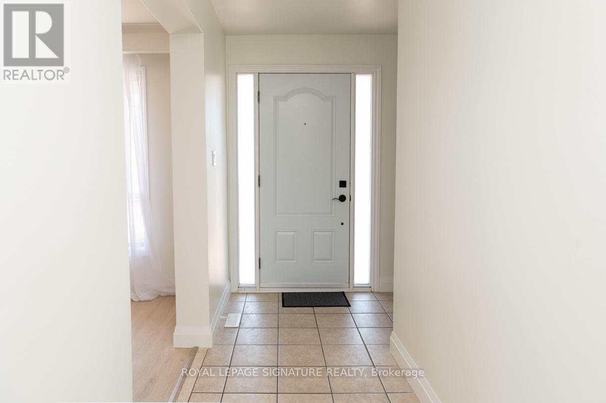 515 Ettridge Court, Mississauga, Ontario  L5G 1W7 - Photo 4 - W12555034