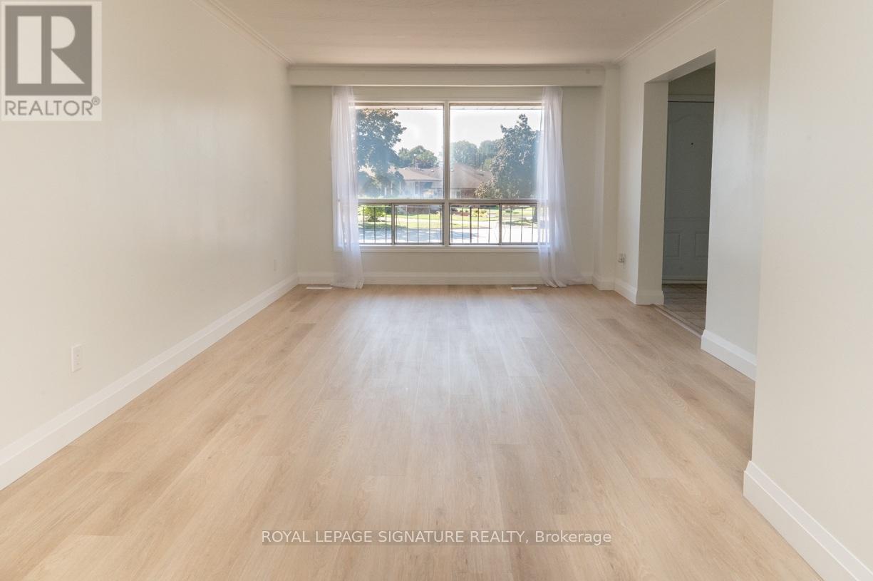 515 Ettridge Court, Mississauga, Ontario  L5G 1W7 - Photo 5 - W12555034