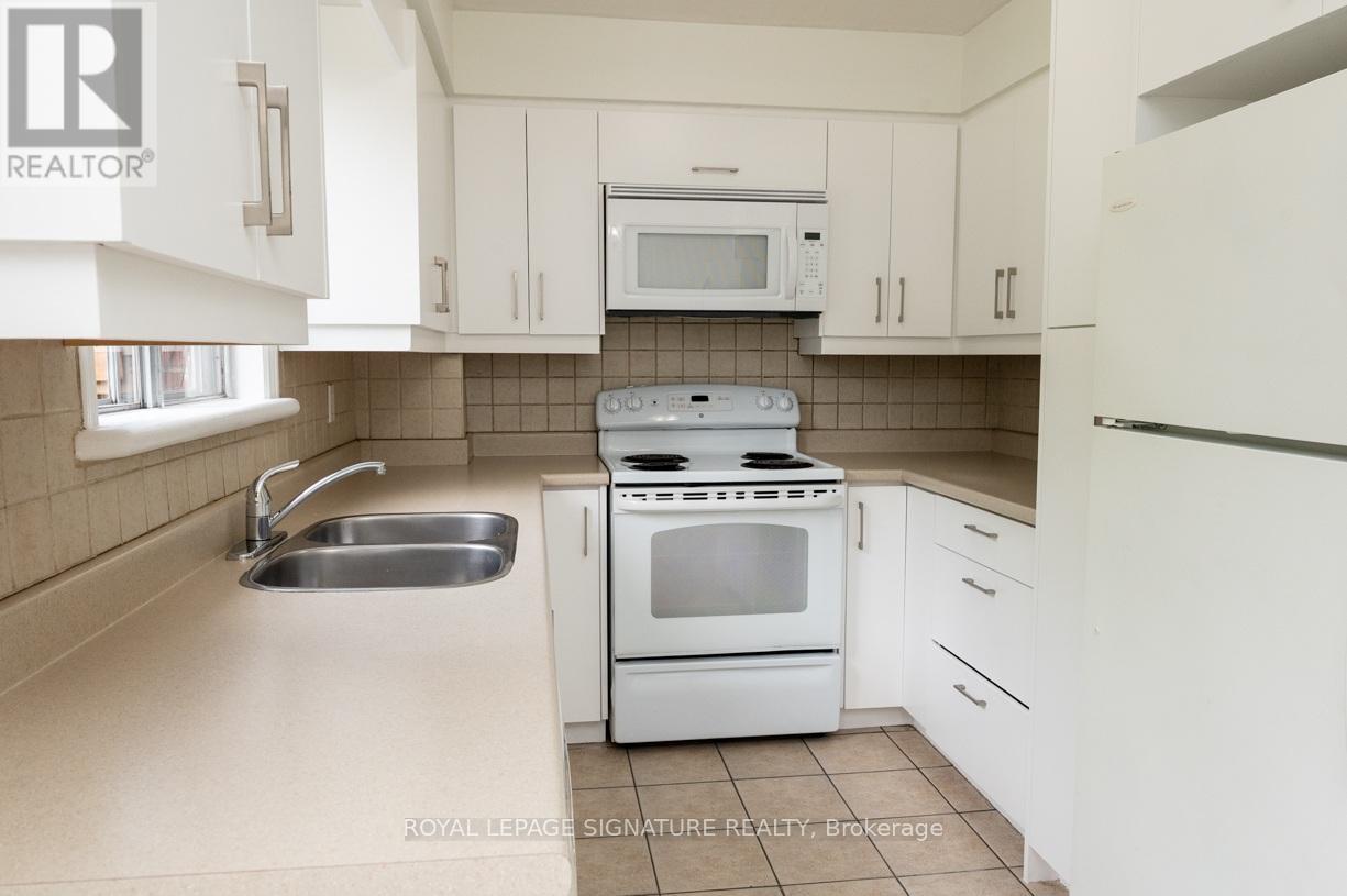 515 Ettridge Court, Mississauga, Ontario  L5G 1W7 - Photo 8 - W12555034