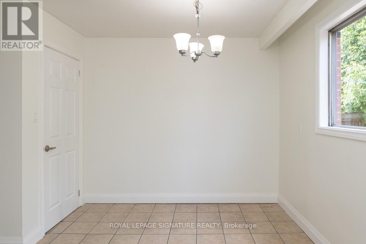 515 Ettridge Court, Mississauga, Ontario  L5G 1W7 - Photo 9 - W12555034