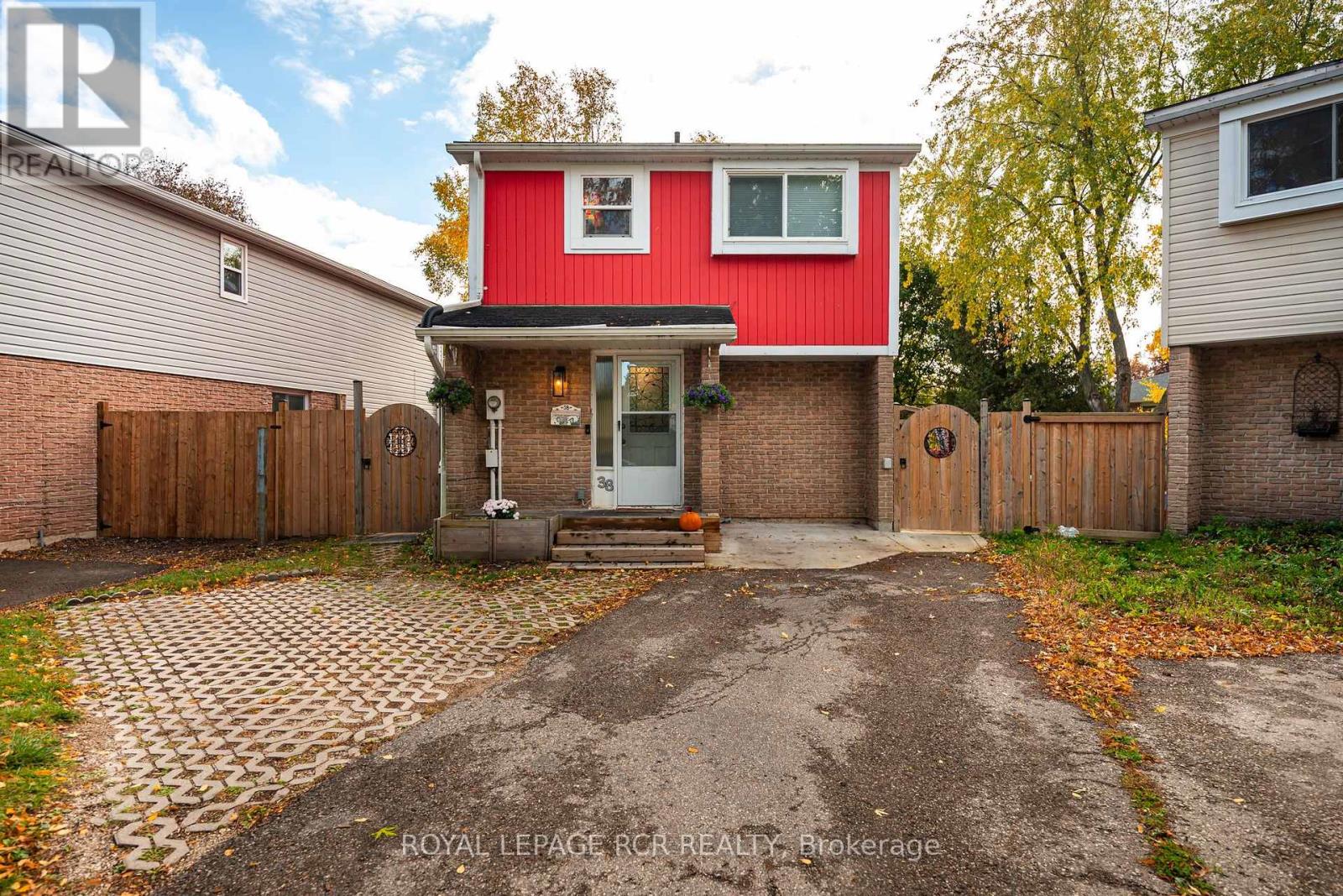 38 Karen Court, Orangeville, Ontario L9W 3S3 - Photo 2 - W12555064