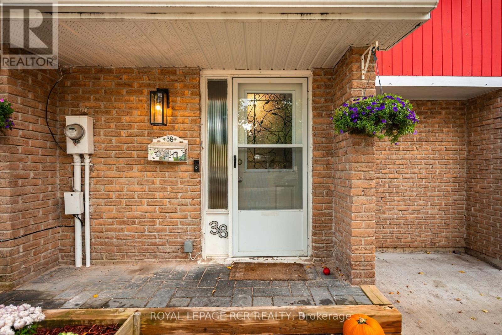 38 Karen Court, Orangeville, Ontario L9W 3S3 - Photo 3 - W12555064