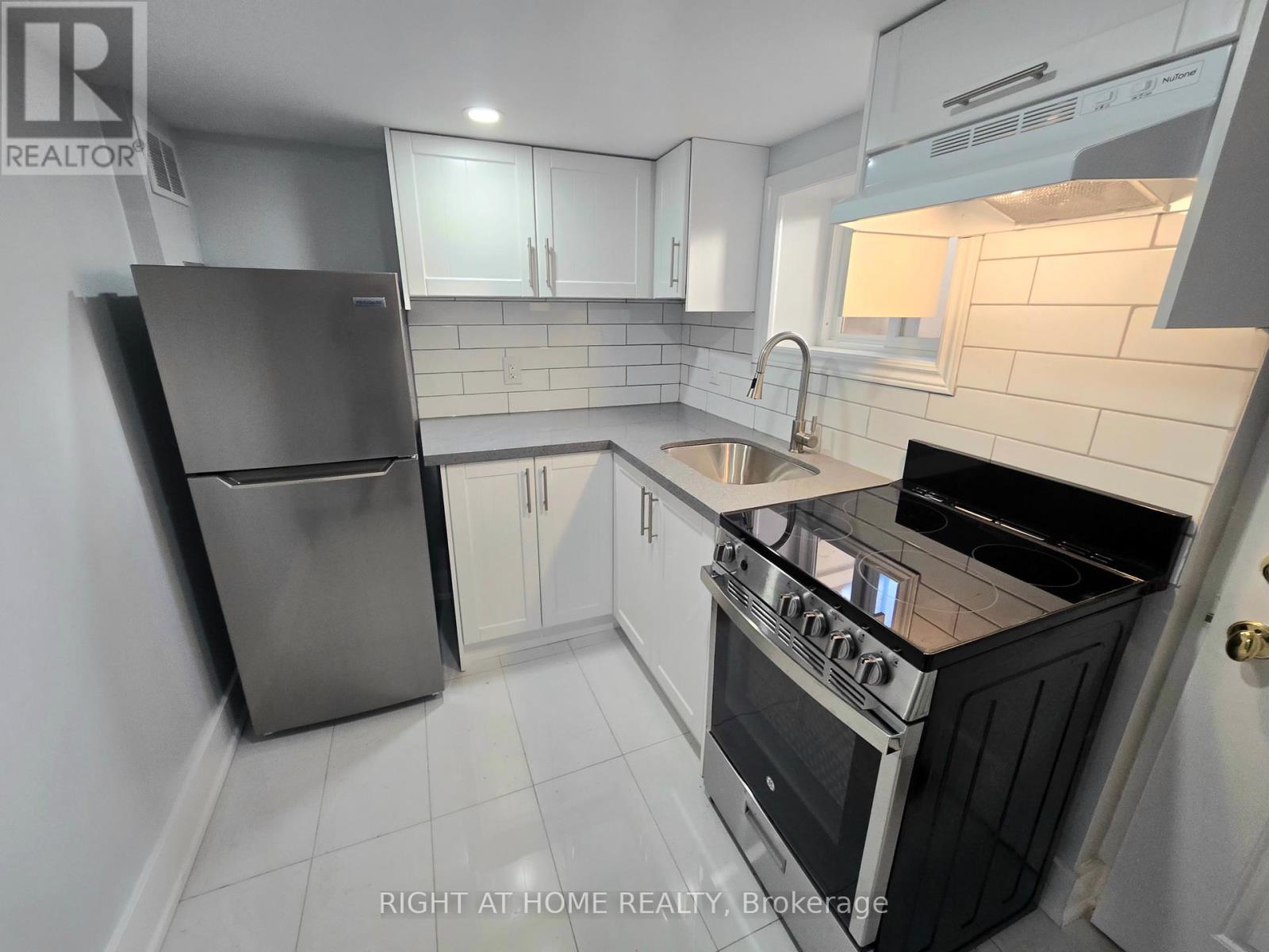 BSMT - 984 OSSINGTON AVENUE, Toronto, Ontario