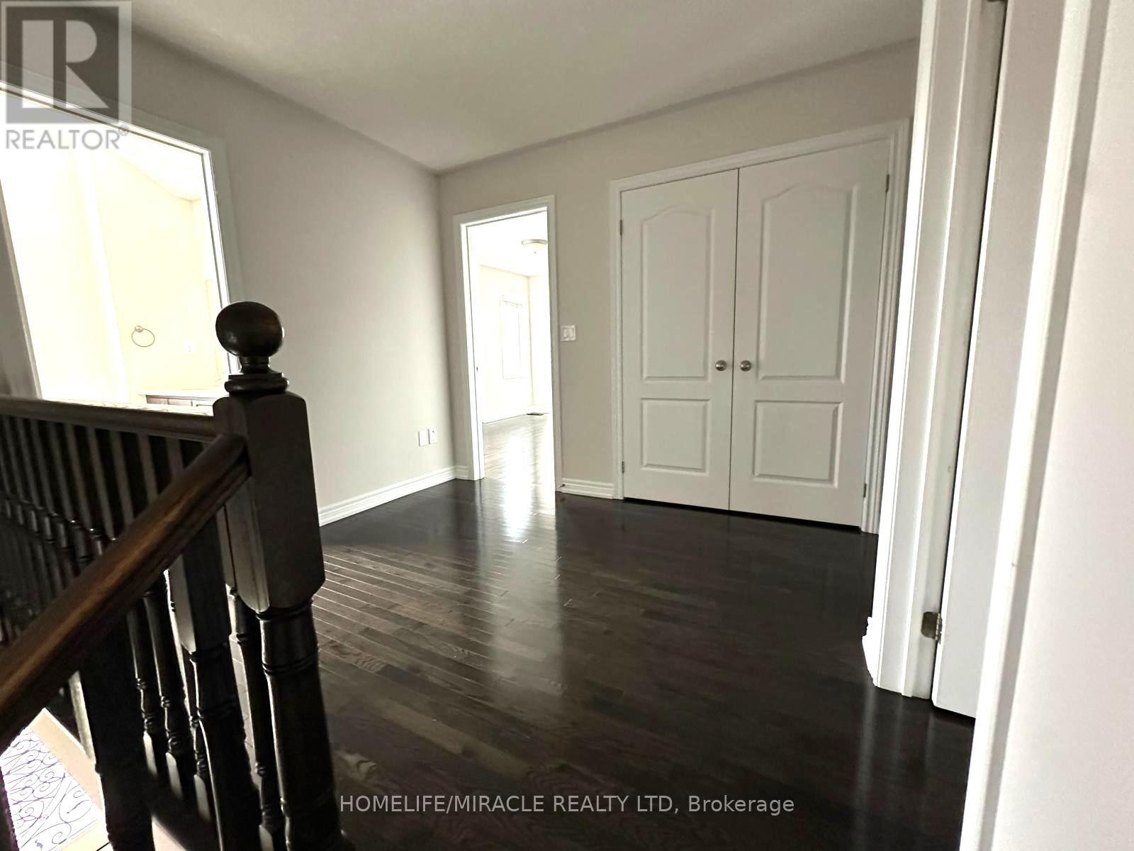 210 Bellchase Trail, Brampton, Ontario  L6P 3V2 - Photo 11 - W12555132