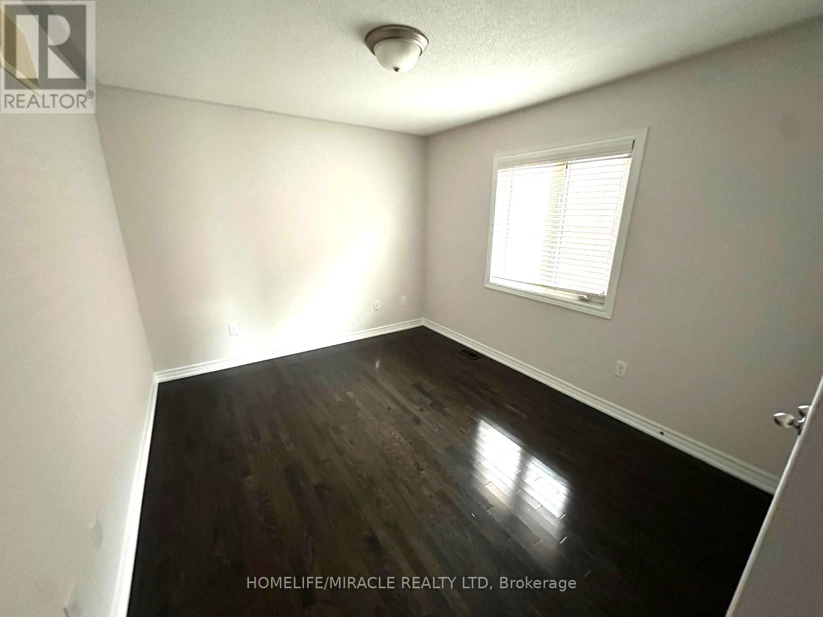 210 Bellchase Trail, Brampton, Ontario  L6P 3V2 - Photo 12 - W12555132