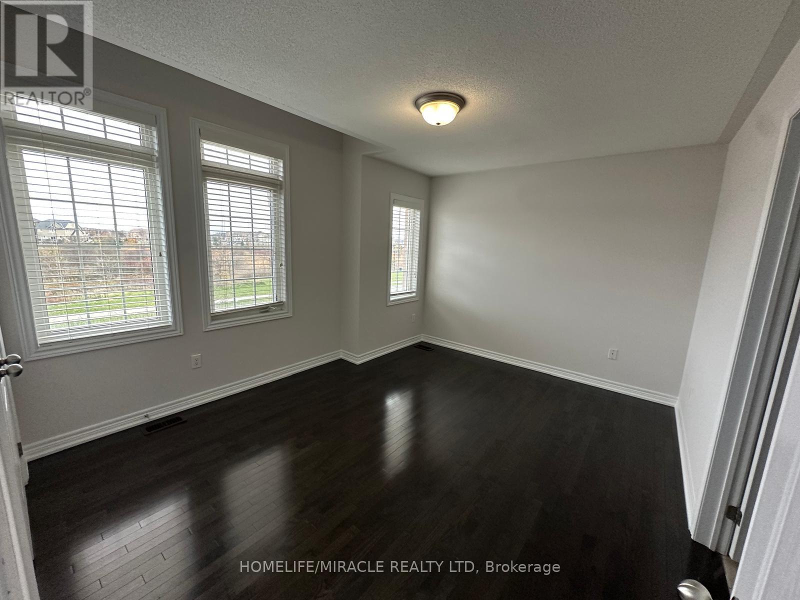 210 Bellchase Trail, Brampton, Ontario  L6P 3V2 - Photo 14 - W12555132