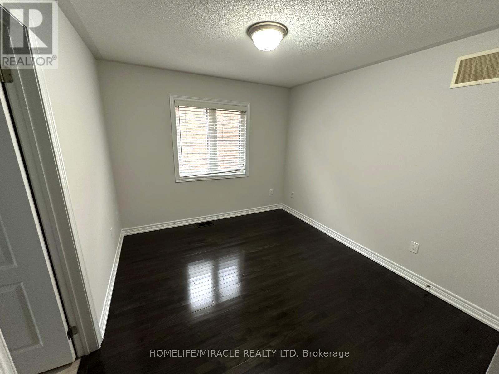 210 Bellchase Trail, Brampton, Ontario  L6P 3V2 - Photo 17 - W12555132