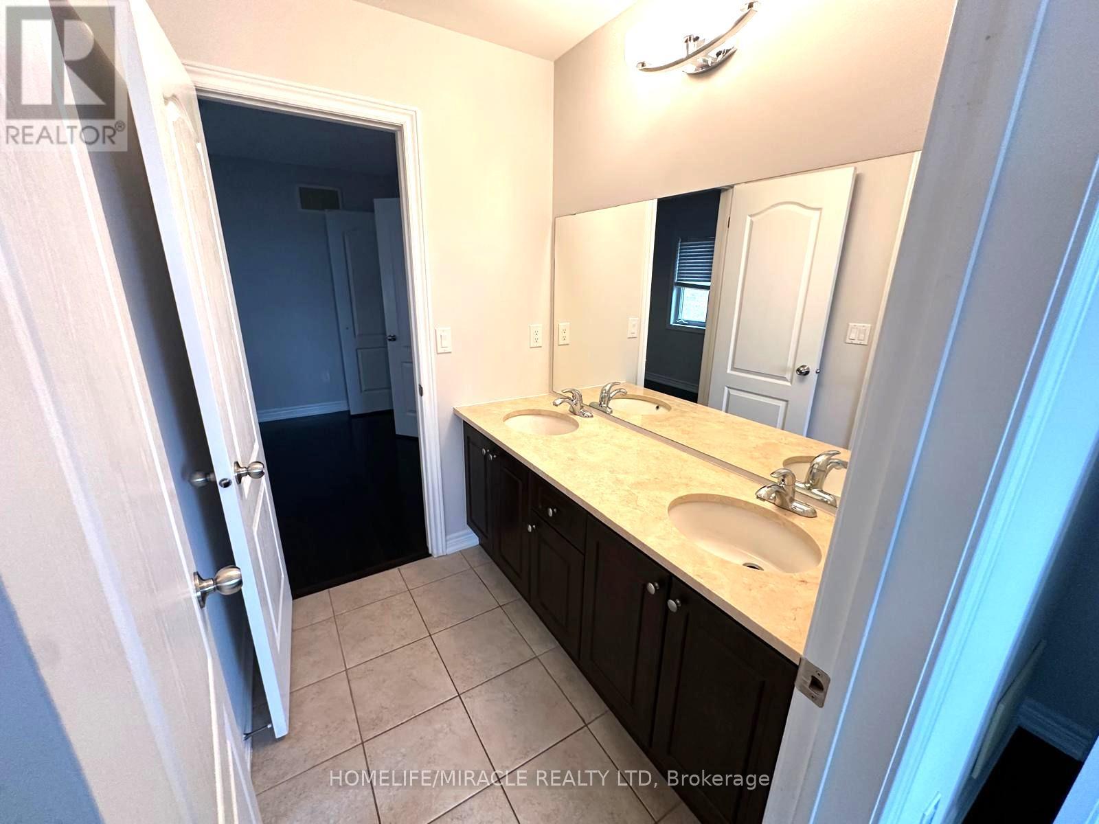 210 Bellchase Trail, Brampton, Ontario  L6P 3V2 - Photo 18 - W12555132