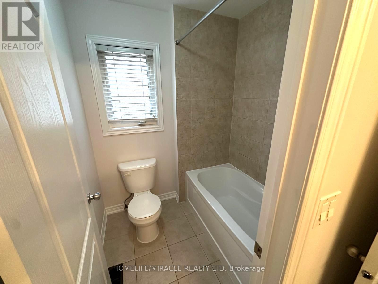 210 Bellchase Trail, Brampton, Ontario  L6P 3V2 - Photo 19 - W12555132