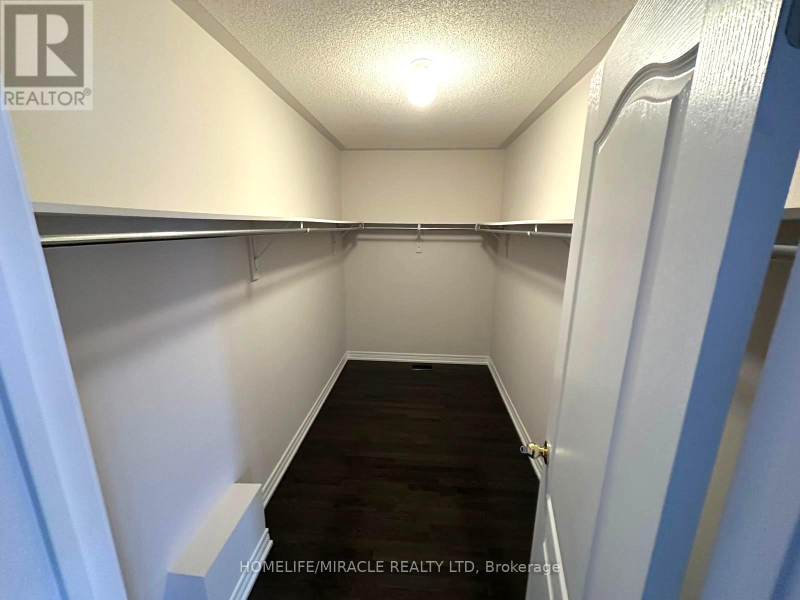 210 Bellchase Trail, Brampton, Ontario  L6P 3V2 - Photo 21 - W12555132