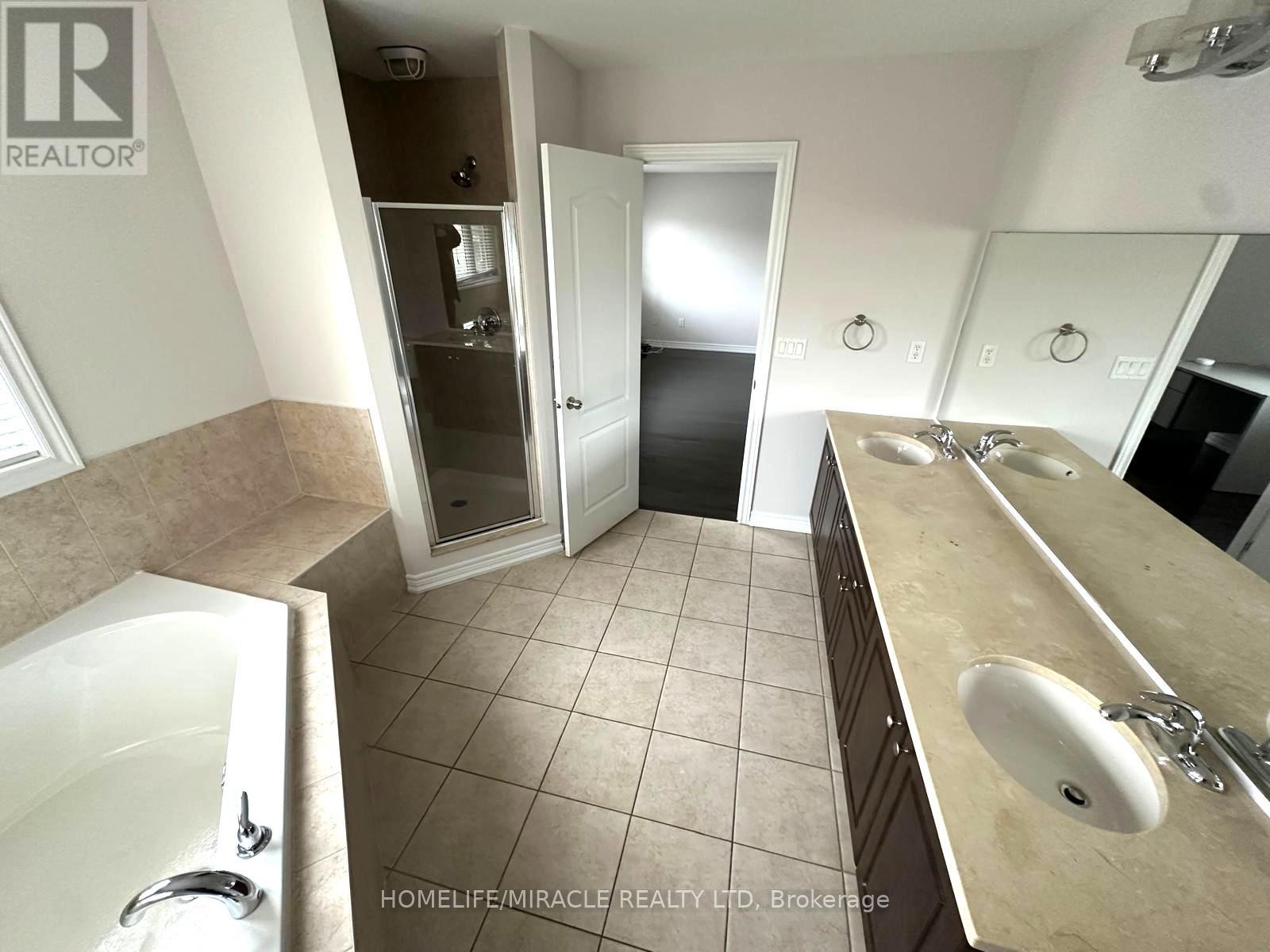 210 Bellchase Trail, Brampton, Ontario  L6P 3V2 - Photo 22 - W12555132