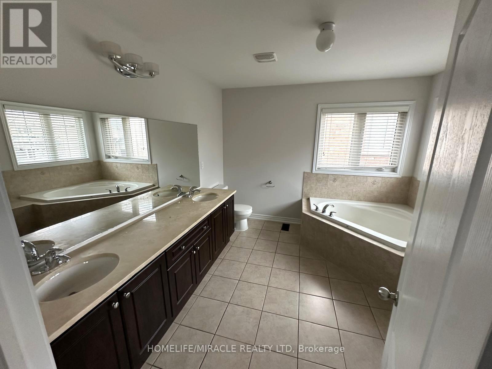 210 Bellchase Trail, Brampton, Ontario  L6P 3V2 - Photo 23 - W12555132