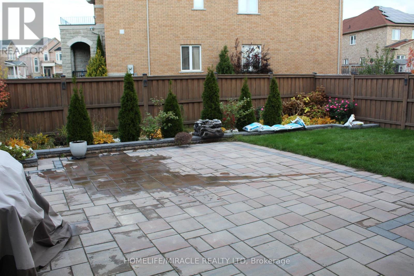 210 Bellchase Trail, Brampton, Ontario  L6P 3V2 - Photo 25 - W12555132