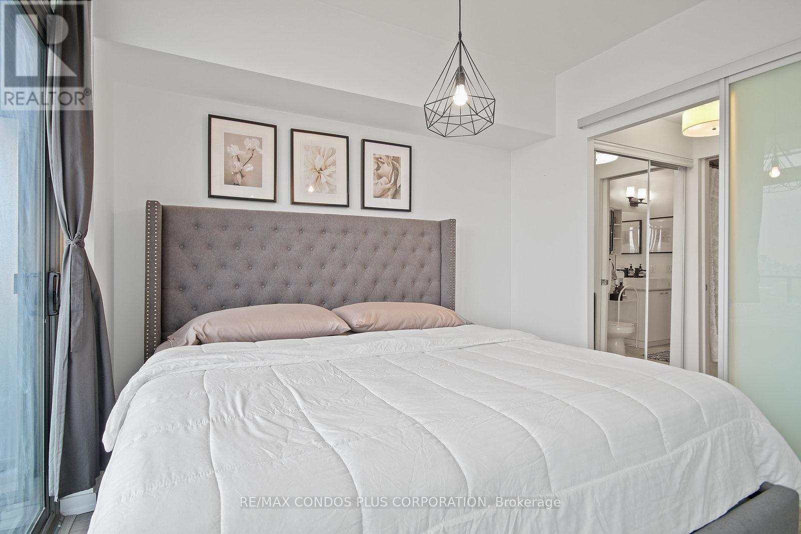 2614 - 103 The Queensway, Toronto, Ontario  M6S 5B3 - Photo 12 - W12555142