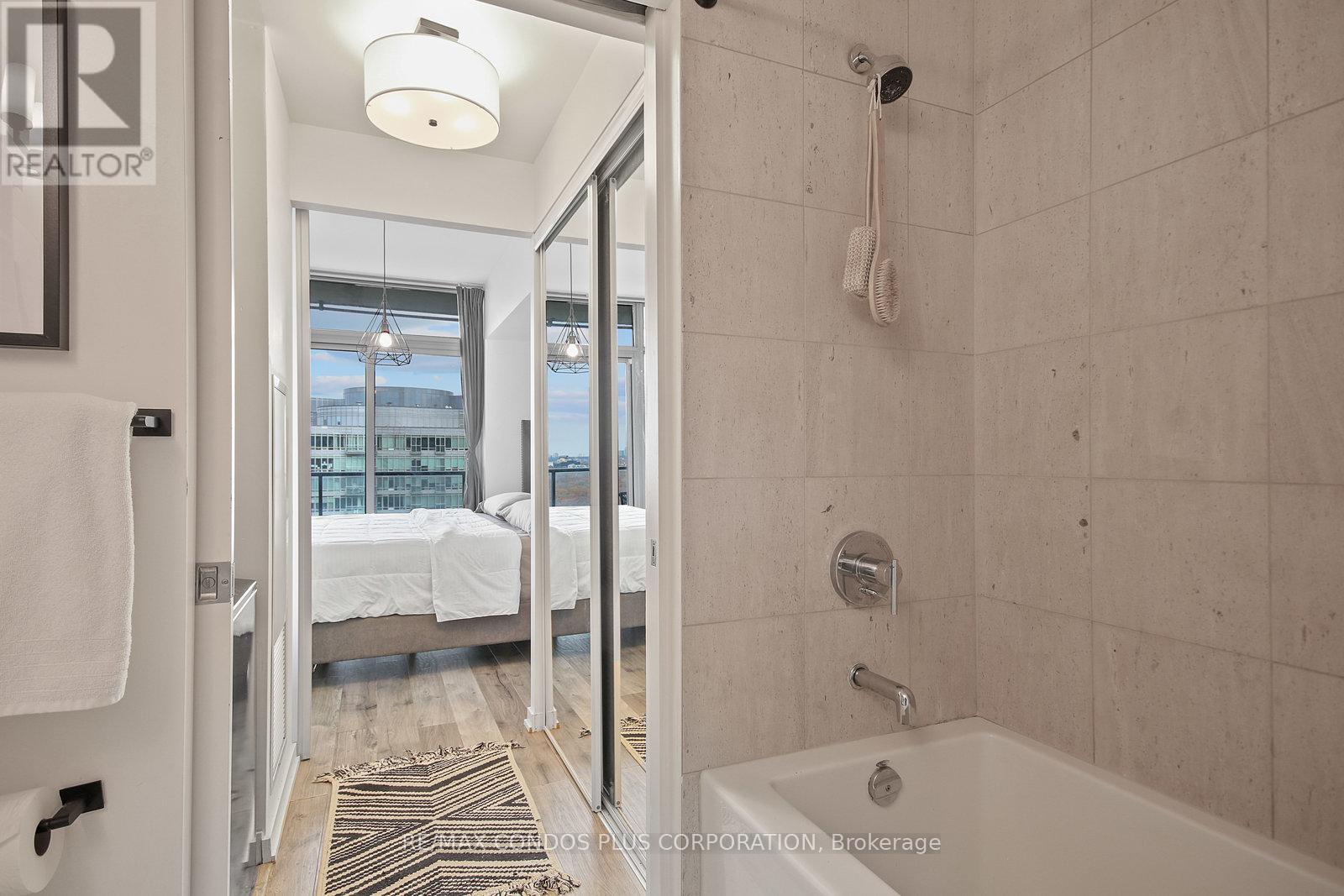 2614 - 103 The Queensway, Toronto, Ontario  M6S 5B3 - Photo 18 - W12555142