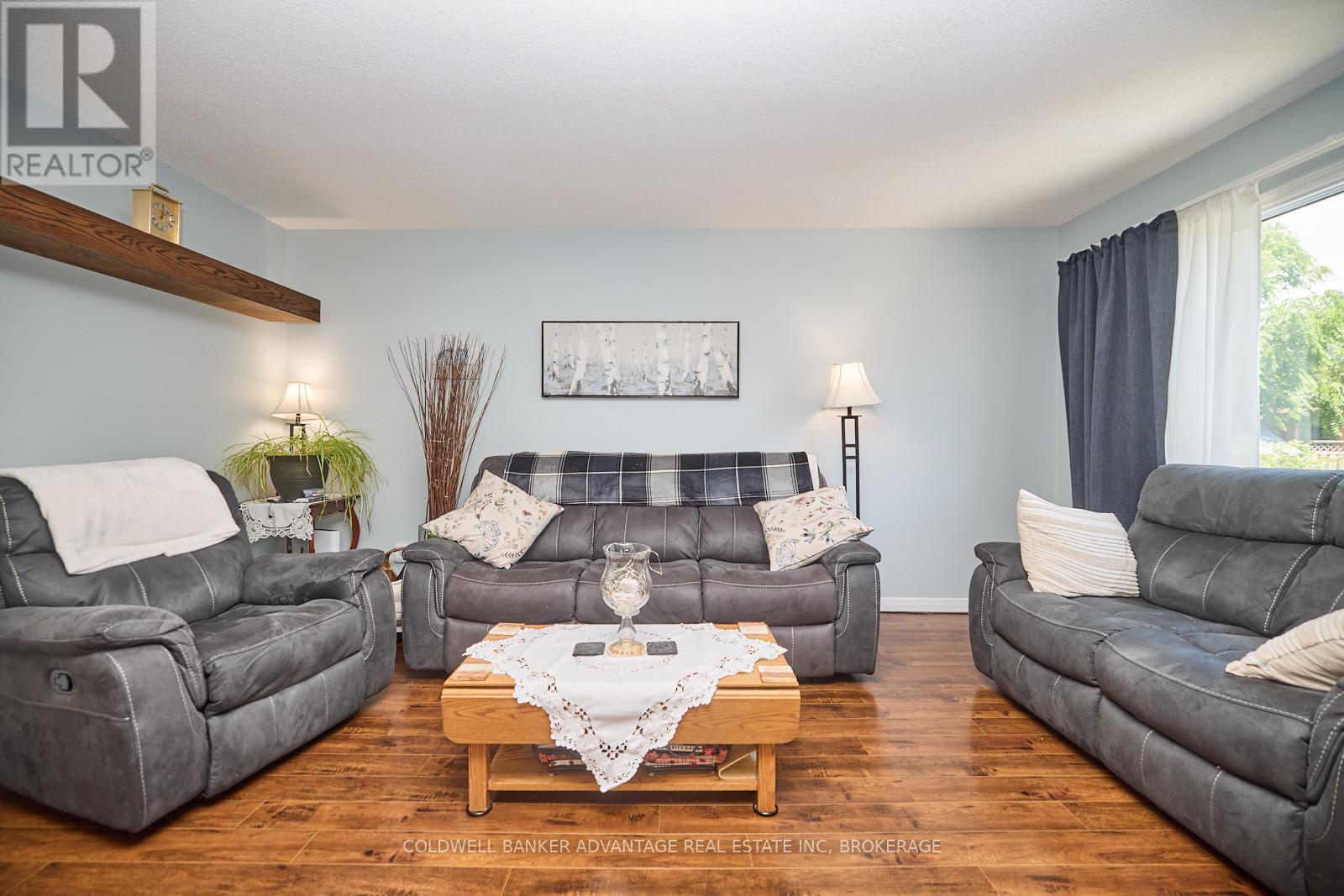 33 Naples Court, Thorold, Ontario  L2V 4S7 - Photo 6 - X12541706